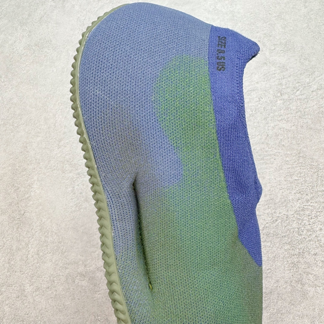 图片[6]-＃纯原 Yeezy Knit Runer\\\”Sulfur\\\”功夫跑步者系列低帮袜套式轻便针织透气休闲运动慢跑鞋 FZ5907 由 Kanye West 在去年 8 月首次公布的 YEEZY KNIT RUNNER 于今日以「Sulfur」配色首次亮相。此款鞋型最初被称为 Turreliens 或 TRRL RNR，与广受欢迎的 YEEZY FOAM RUNNER 相似，再次展现了 Kanye 对无鞋带鞋履的愿景，并将整体材质替换为纺织结构，外观如袜子一般。相比较 Kanye 早期分享的原型，该鞋的零售版本将在外侧提供尺码信息。另外，零售版采用人字形橡胶外底，此前在非官方图片中从未出现过。延续了FOAM RUNNER的独特外型，不过材质更改为类似布面的编织面料，因此线条更加圆滑，侧边中底部分疑似有不知名的开口，整体不论是穿着感或是设计发想都令人匪夷所思，是款让鞋迷们既期待又怕受伤害的神秘鞋履。尺码：36 36.5 37 38 38.5 39 40 40.5 41 42 42.5 43 44 44.5 45 46.5 47 48-选品中心