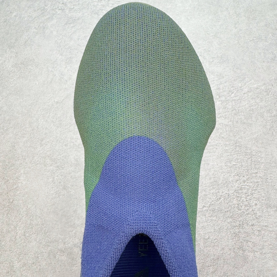 图片[4]-＃纯原 Yeezy Knit Runer\\\”Sulfur\\\”功夫跑步者系列低帮袜套式轻便针织透气休闲运动慢跑鞋 FZ5907 由 Kanye West 在去年 8 月首次公布的 YEEZY KNIT RUNNER 于今日以「Sulfur」配色首次亮相。此款鞋型最初被称为 Turreliens 或 TRRL RNR，与广受欢迎的 YEEZY FOAM RUNNER 相似，再次展现了 Kanye 对无鞋带鞋履的愿景，并将整体材质替换为纺织结构，外观如袜子一般。相比较 Kanye 早期分享的原型，该鞋的零售版本将在外侧提供尺码信息。另外，零售版采用人字形橡胶外底，此前在非官方图片中从未出现过。延续了FOAM RUNNER的独特外型，不过材质更改为类似布面的编织面料，因此线条更加圆滑，侧边中底部分疑似有不知名的开口，整体不论是穿着感或是设计发想都令人匪夷所思，是款让鞋迷们既期待又怕受伤害的神秘鞋履。尺码：36 36.5 37 38 38.5 39 40 40.5 41 42 42.5 43 44 44.5 45 46.5 47 48-选品中心