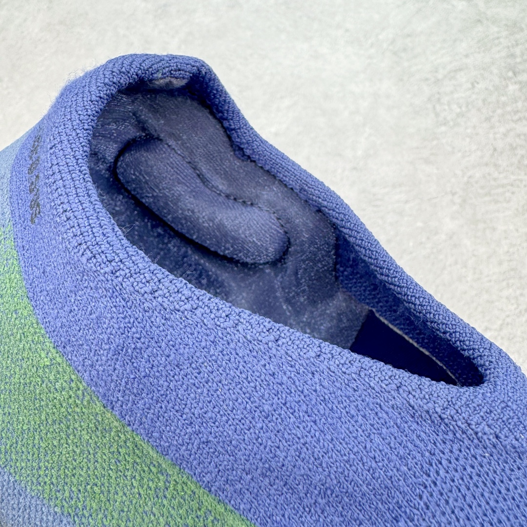 图片[17]-＃纯原 Yeezy Knit Runer\\\”Sulfur\\\”功夫跑步者系列低帮袜套式轻便针织透气休闲运动慢跑鞋 FZ5907 由 Kanye West 在去年 8 月首次公布的 YEEZY KNIT RUNNER 于今日以「Sulfur」配色首次亮相。此款鞋型最初被称为 Turreliens 或 TRRL RNR，与广受欢迎的 YEEZY FOAM RUNNER 相似，再次展现了 Kanye 对无鞋带鞋履的愿景，并将整体材质替换为纺织结构，外观如袜子一般。相比较 Kanye 早期分享的原型，该鞋的零售版本将在外侧提供尺码信息。另外，零售版采用人字形橡胶外底，此前在非官方图片中从未出现过。延续了FOAM RUNNER的独特外型，不过材质更改为类似布面的编织面料，因此线条更加圆滑，侧边中底部分疑似有不知名的开口，整体不论是穿着感或是设计发想都令人匪夷所思，是款让鞋迷们既期待又怕受伤害的神秘鞋履。尺码：36 36.5 37 38 38.5 39 40 40.5 41 42 42.5 43 44 44.5 45 46.5 47 48-选品中心