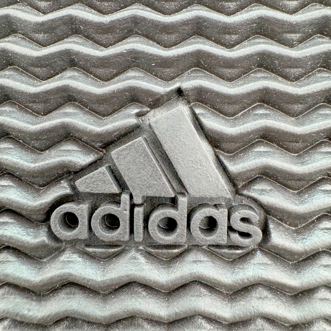 图片[15]-＃纯原 Yeezy Knit Runer\\\”Sulfur\\\”功夫跑步者系列低帮袜套式轻便针织透气休闲运动慢跑鞋 GY1759 由 Kanye West 在去年 8 月首次公布的 YEEZY KNIT RUNNER 于今日以「Sulfur」配色首次亮相。此款鞋型最初被称为 Turreliens 或 TRRL RNR，与广受欢迎的 YEEZY FOAM RUNNER 相似，再次展现了 Kanye 对无鞋带鞋履的愿景，并将整体材质替换为纺织结构，外观如袜子一般。相比较 Kanye 早期分享的原型，该鞋的零售版本将在外侧提供尺码信息。另外，零售版采用人字形橡胶外底，此前在非官方图片中从未出现过。延续了FOAM RUNNER的独特外型，不过材质更改为类似布面的编织面料，因此线条更加圆滑，侧边中底部分疑似有不知名的开口，整体不论是穿着感或是设计发想都令人匪夷所思，是款让鞋迷们既期待又怕受伤害的神秘鞋履。尺码：36 36.5 37 38 38.5 39 40 40.5 41 42 42.5 43 44 44.5 45 46.5 47 48-选品中心