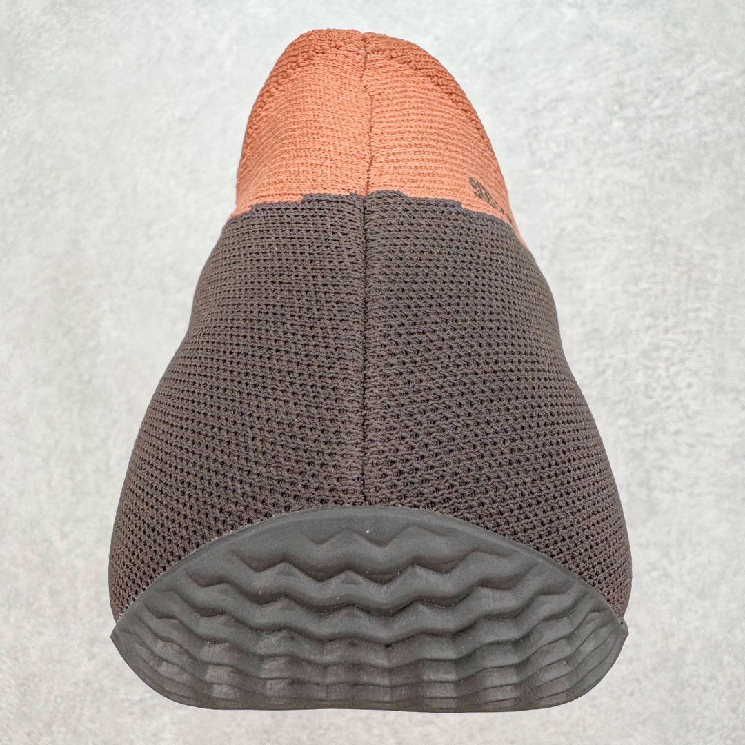 图片[8]-＃纯原 Yeezy Knit Runer\\\”Sulfur\\\”功夫跑步者系列低帮袜套式轻便针织透气休闲运动慢跑鞋 GY1759 由 Kanye West 在去年 8 月首次公布的 YEEZY KNIT RUNNER 于今日以「Sulfur」配色首次亮相。此款鞋型最初被称为 Turreliens 或 TRRL RNR，与广受欢迎的 YEEZY FOAM RUNNER 相似，再次展现了 Kanye 对无鞋带鞋履的愿景，并将整体材质替换为纺织结构，外观如袜子一般。相比较 Kanye 早期分享的原型，该鞋的零售版本将在外侧提供尺码信息。另外，零售版采用人字形橡胶外底，此前在非官方图片中从未出现过。延续了FOAM RUNNER的独特外型，不过材质更改为类似布面的编织面料，因此线条更加圆滑，侧边中底部分疑似有不知名的开口，整体不论是穿着感或是设计发想都令人匪夷所思，是款让鞋迷们既期待又怕受伤害的神秘鞋履。尺码：36 36.5 37 38 38.5 39 40 40.5 41 42 42.5 43 44 44.5 45 46.5 47 48-选品中心