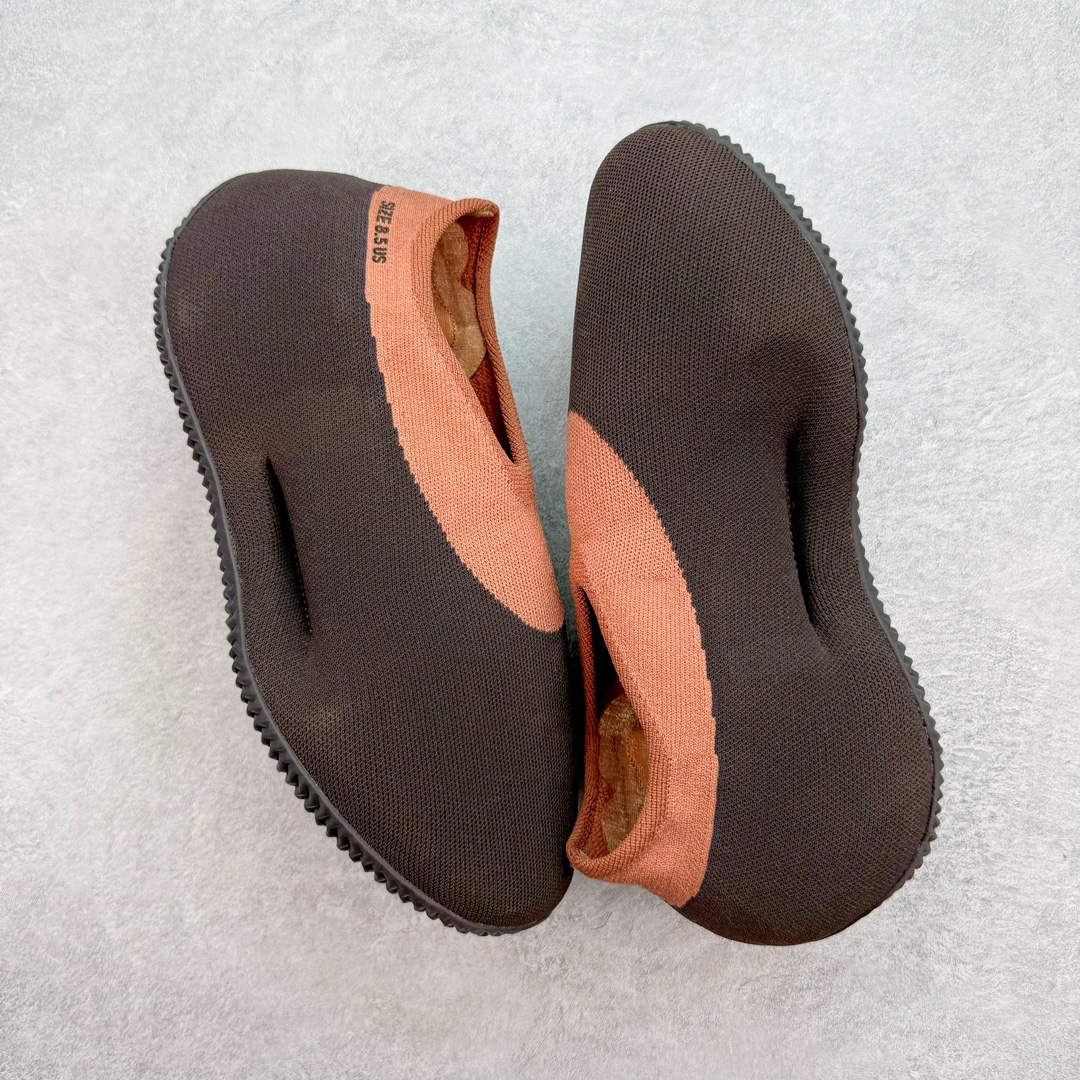 图片[3]-＃纯原 Yeezy Knit Runer\\\”Sulfur\\\”功夫跑步者系列低帮袜套式轻便针织透气休闲运动慢跑鞋 GY1759 由 Kanye West 在去年 8 月首次公布的 YEEZY KNIT RUNNER 于今日以「Sulfur」配色首次亮相。此款鞋型最初被称为 Turreliens 或 TRRL RNR，与广受欢迎的 YEEZY FOAM RUNNER 相似，再次展现了 Kanye 对无鞋带鞋履的愿景，并将整体材质替换为纺织结构，外观如袜子一般。相比较 Kanye 早期分享的原型，该鞋的零售版本将在外侧提供尺码信息。另外，零售版采用人字形橡胶外底，此前在非官方图片中从未出现过。延续了FOAM RUNNER的独特外型，不过材质更改为类似布面的编织面料，因此线条更加圆滑，侧边中底部分疑似有不知名的开口，整体不论是穿着感或是设计发想都令人匪夷所思，是款让鞋迷们既期待又怕受伤害的神秘鞋履。尺码：36 36.5 37 38 38.5 39 40 40.5 41 42 42.5 43 44 44.5 45 46.5 47 48-选品中心