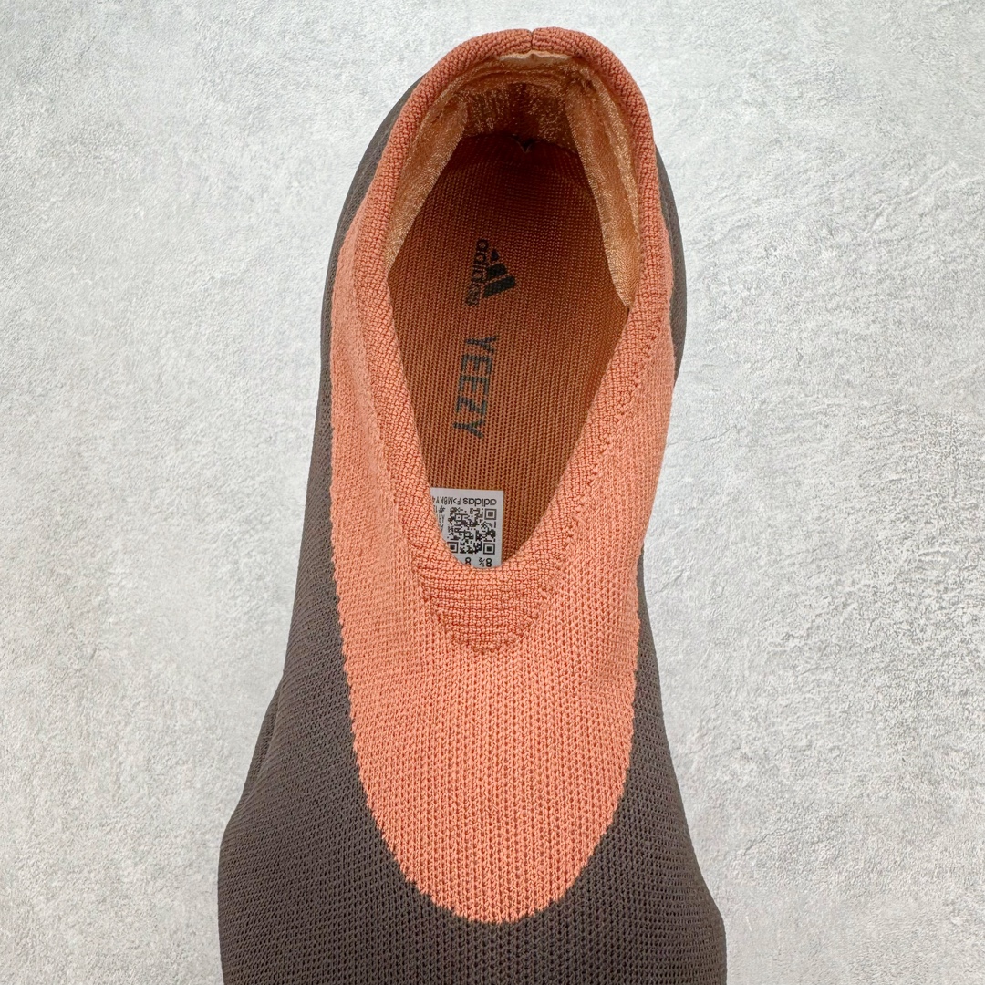 图片[5]-＃纯原 Yeezy Knit Runer\\\”Sulfur\\\”功夫跑步者系列低帮袜套式轻便针织透气休闲运动慢跑鞋 GY1759 由 Kanye West 在去年 8 月首次公布的 YEEZY KNIT RUNNER 于今日以「Sulfur」配色首次亮相。此款鞋型最初被称为 Turreliens 或 TRRL RNR，与广受欢迎的 YEEZY FOAM RUNNER 相似，再次展现了 Kanye 对无鞋带鞋履的愿景，并将整体材质替换为纺织结构，外观如袜子一般。相比较 Kanye 早期分享的原型，该鞋的零售版本将在外侧提供尺码信息。另外，零售版采用人字形橡胶外底，此前在非官方图片中从未出现过。延续了FOAM RUNNER的独特外型，不过材质更改为类似布面的编织面料，因此线条更加圆滑，侧边中底部分疑似有不知名的开口，整体不论是穿着感或是设计发想都令人匪夷所思，是款让鞋迷们既期待又怕受伤害的神秘鞋履。尺码：36 36.5 37 38 38.5 39 40 40.5 41 42 42.5 43 44 44.5 45 46.5 47 48-选品中心