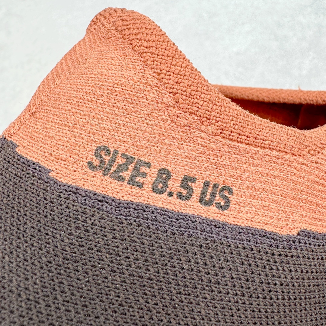 图片[13]-＃纯原 Yeezy Knit Runer\\\”Sulfur\\\”功夫跑步者系列低帮袜套式轻便针织透气休闲运动慢跑鞋 GY1759 由 Kanye West 在去年 8 月首次公布的 YEEZY KNIT RUNNER 于今日以「Sulfur」配色首次亮相。此款鞋型最初被称为 Turreliens 或 TRRL RNR，与广受欢迎的 YEEZY FOAM RUNNER 相似，再次展现了 Kanye 对无鞋带鞋履的愿景，并将整体材质替换为纺织结构，外观如袜子一般。相比较 Kanye 早期分享的原型，该鞋的零售版本将在外侧提供尺码信息。另外，零售版采用人字形橡胶外底，此前在非官方图片中从未出现过。延续了FOAM RUNNER的独特外型，不过材质更改为类似布面的编织面料，因此线条更加圆滑，侧边中底部分疑似有不知名的开口，整体不论是穿着感或是设计发想都令人匪夷所思，是款让鞋迷们既期待又怕受伤害的神秘鞋履。尺码：36 36.5 37 38 38.5 39 40 40.5 41 42 42.5 43 44 44.5 45 46.5 47 48-选品中心