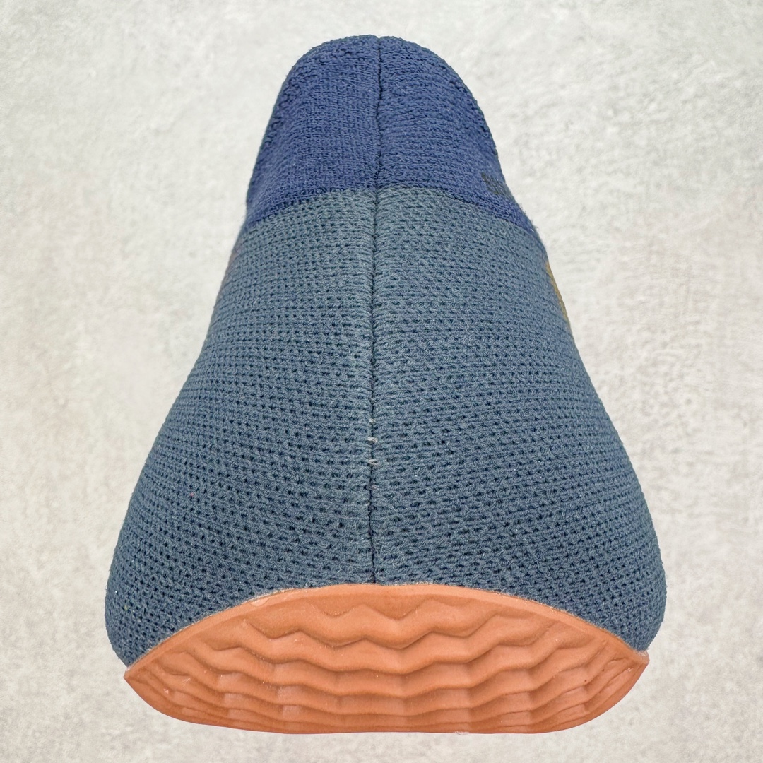 图片[8]-＃纯原 Yeezy Knit Runer\\\”Sulfur\\\”功夫跑步者系列低帮袜套式轻便针织透气休闲运动慢跑鞋 HP3370 由 Kanye West 在去年 8 月首次公布的 YEEZY KNIT RUNNER 于今日以「Sulfur」配色首次亮相。此款鞋型最初被称为 Turreliens 或 TRRL RNR，与广受欢迎的 YEEZY FOAM RUNNER 相似，再次展现了 Kanye 对无鞋带鞋履的愿景，并将整体材质替换为纺织结构，外观如袜子一般。相比较 Kanye 早期分享的原型，该鞋的零售版本将在外侧提供尺码信息。另外，零售版采用人字形橡胶外底，此前在非官方图片中从未出现过。延续了FOAM RUNNER的独特外型，不过材质更改为类似布面的编织面料，因此线条更加圆滑，侧边中底部分疑似有不知名的开口，整体不论是穿着感或是设计发想都令人匪夷所思，是款让鞋迷们既期待又怕受伤害的神秘鞋履。尺码：36 36.5 37 38 38.5 39 40 40.5 41 42 42.5 43 44 44.5 45 46.5 47 48-选品中心