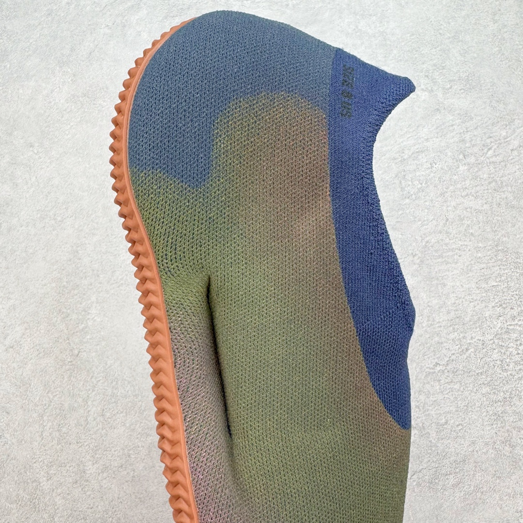 图片[6]-＃纯原 Yeezy Knit Runer\\\”Sulfur\\\”功夫跑步者系列低帮袜套式轻便针织透气休闲运动慢跑鞋 HP3370 由 Kanye West 在去年 8 月首次公布的 YEEZY KNIT RUNNER 于今日以「Sulfur」配色首次亮相。此款鞋型最初被称为 Turreliens 或 TRRL RNR，与广受欢迎的 YEEZY FOAM RUNNER 相似，再次展现了 Kanye 对无鞋带鞋履的愿景，并将整体材质替换为纺织结构，外观如袜子一般。相比较 Kanye 早期分享的原型，该鞋的零售版本将在外侧提供尺码信息。另外，零售版采用人字形橡胶外底，此前在非官方图片中从未出现过。延续了FOAM RUNNER的独特外型，不过材质更改为类似布面的编织面料，因此线条更加圆滑，侧边中底部分疑似有不知名的开口，整体不论是穿着感或是设计发想都令人匪夷所思，是款让鞋迷们既期待又怕受伤害的神秘鞋履。尺码：36 36.5 37 38 38.5 39 40 40.5 41 42 42.5 43 44 44.5 45 46.5 47 48-选品中心
