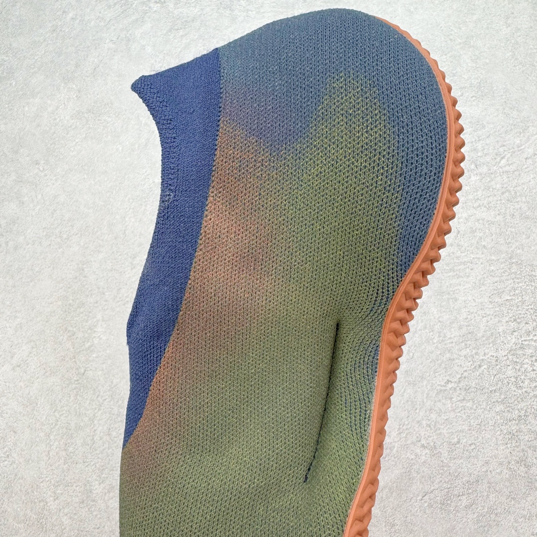 图片[7]-＃纯原 Yeezy Knit Runer\\\”Sulfur\\\”功夫跑步者系列低帮袜套式轻便针织透气休闲运动慢跑鞋 HP3370 由 Kanye West 在去年 8 月首次公布的 YEEZY KNIT RUNNER 于今日以「Sulfur」配色首次亮相。此款鞋型最初被称为 Turreliens 或 TRRL RNR，与广受欢迎的 YEEZY FOAM RUNNER 相似，再次展现了 Kanye 对无鞋带鞋履的愿景，并将整体材质替换为纺织结构，外观如袜子一般。相比较 Kanye 早期分享的原型，该鞋的零售版本将在外侧提供尺码信息。另外，零售版采用人字形橡胶外底，此前在非官方图片中从未出现过。延续了FOAM RUNNER的独特外型，不过材质更改为类似布面的编织面料，因此线条更加圆滑，侧边中底部分疑似有不知名的开口，整体不论是穿着感或是设计发想都令人匪夷所思，是款让鞋迷们既期待又怕受伤害的神秘鞋履。尺码：36 36.5 37 38 38.5 39 40 40.5 41 42 42.5 43 44 44.5 45 46.5 47 48-选品中心