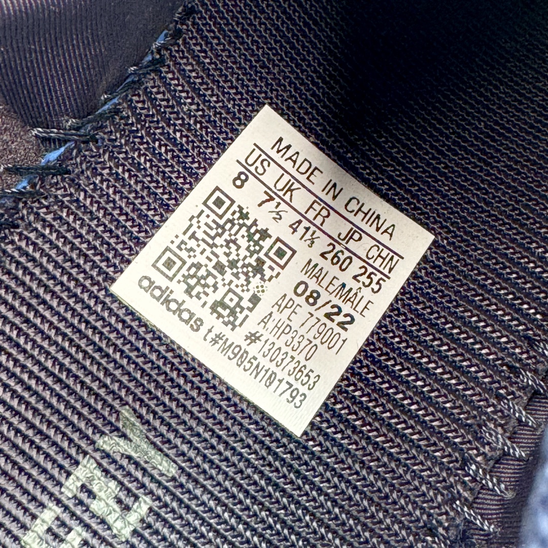 图片[11]-＃纯原 Yeezy Knit Runer\\\”Sulfur\\\”功夫跑步者系列低帮袜套式轻便针织透气休闲运动慢跑鞋 HP3370 由 Kanye West 在去年 8 月首次公布的 YEEZY KNIT RUNNER 于今日以「Sulfur」配色首次亮相。此款鞋型最初被称为 Turreliens 或 TRRL RNR，与广受欢迎的 YEEZY FOAM RUNNER 相似，再次展现了 Kanye 对无鞋带鞋履的愿景，并将整体材质替换为纺织结构，外观如袜子一般。相比较 Kanye 早期分享的原型，该鞋的零售版本将在外侧提供尺码信息。另外，零售版采用人字形橡胶外底，此前在非官方图片中从未出现过。延续了FOAM RUNNER的独特外型，不过材质更改为类似布面的编织面料，因此线条更加圆滑，侧边中底部分疑似有不知名的开口，整体不论是穿着感或是设计发想都令人匪夷所思，是款让鞋迷们既期待又怕受伤害的神秘鞋履。尺码：36 36.5 37 38 38.5 39 40 40.5 41 42 42.5 43 44 44.5 45 46.5 47 48-选品中心