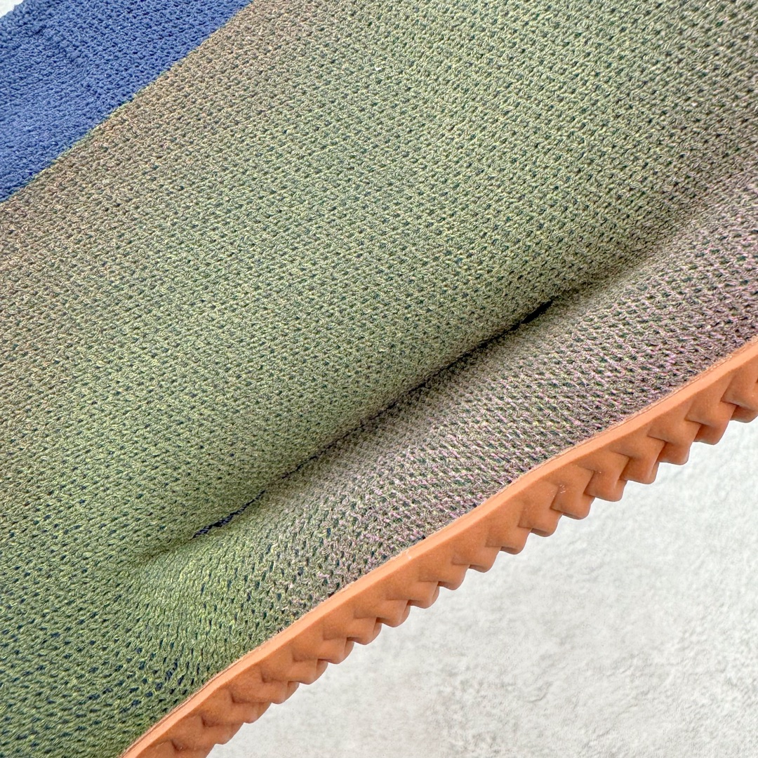 图片[15]-＃纯原 Yeezy Knit Runer\\\”Sulfur\\\”功夫跑步者系列低帮袜套式轻便针织透气休闲运动慢跑鞋 HP3370 由 Kanye West 在去年 8 月首次公布的 YEEZY KNIT RUNNER 于今日以「Sulfur」配色首次亮相。此款鞋型最初被称为 Turreliens 或 TRRL RNR，与广受欢迎的 YEEZY FOAM RUNNER 相似，再次展现了 Kanye 对无鞋带鞋履的愿景，并将整体材质替换为纺织结构，外观如袜子一般。相比较 Kanye 早期分享的原型，该鞋的零售版本将在外侧提供尺码信息。另外，零售版采用人字形橡胶外底，此前在非官方图片中从未出现过。延续了FOAM RUNNER的独特外型，不过材质更改为类似布面的编织面料，因此线条更加圆滑，侧边中底部分疑似有不知名的开口，整体不论是穿着感或是设计发想都令人匪夷所思，是款让鞋迷们既期待又怕受伤害的神秘鞋履。尺码：36 36.5 37 38 38.5 39 40 40.5 41 42 42.5 43 44 44.5 45 46.5 47 48-选品中心