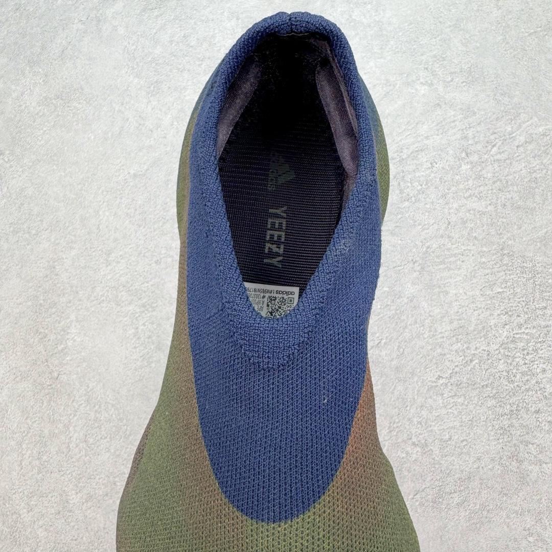 图片[5]-＃纯原 Yeezy Knit Runer\\\”Sulfur\\\”功夫跑步者系列低帮袜套式轻便针织透气休闲运动慢跑鞋 HP3370 由 Kanye West 在去年 8 月首次公布的 YEEZY KNIT RUNNER 于今日以「Sulfur」配色首次亮相。此款鞋型最初被称为 Turreliens 或 TRRL RNR，与广受欢迎的 YEEZY FOAM RUNNER 相似，再次展现了 Kanye 对无鞋带鞋履的愿景，并将整体材质替换为纺织结构，外观如袜子一般。相比较 Kanye 早期分享的原型，该鞋的零售版本将在外侧提供尺码信息。另外，零售版采用人字形橡胶外底，此前在非官方图片中从未出现过。延续了FOAM RUNNER的独特外型，不过材质更改为类似布面的编织面料，因此线条更加圆滑，侧边中底部分疑似有不知名的开口，整体不论是穿着感或是设计发想都令人匪夷所思，是款让鞋迷们既期待又怕受伤害的神秘鞋履。尺码：36 36.5 37 38 38.5 39 40 40.5 41 42 42.5 43 44 44.5 45 46.5 47 48-选品中心