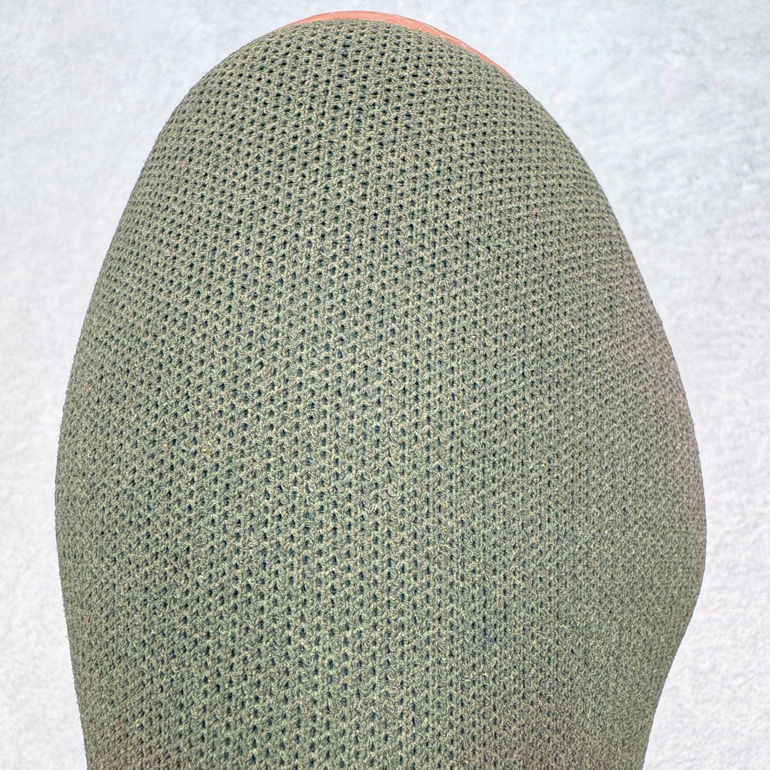 图片[12]-＃纯原 Yeezy Knit Runer\\\”Sulfur\\\”功夫跑步者系列低帮袜套式轻便针织透气休闲运动慢跑鞋 HP3370 由 Kanye West 在去年 8 月首次公布的 YEEZY KNIT RUNNER 于今日以「Sulfur」配色首次亮相。此款鞋型最初被称为 Turreliens 或 TRRL RNR，与广受欢迎的 YEEZY FOAM RUNNER 相似，再次展现了 Kanye 对无鞋带鞋履的愿景，并将整体材质替换为纺织结构，外观如袜子一般。相比较 Kanye 早期分享的原型，该鞋的零售版本将在外侧提供尺码信息。另外，零售版采用人字形橡胶外底，此前在非官方图片中从未出现过。延续了FOAM RUNNER的独特外型，不过材质更改为类似布面的编织面料，因此线条更加圆滑，侧边中底部分疑似有不知名的开口，整体不论是穿着感或是设计发想都令人匪夷所思，是款让鞋迷们既期待又怕受伤害的神秘鞋履。尺码：36 36.5 37 38 38.5 39 40 40.5 41 42 42.5 43 44 44.5 45 46.5 47 48-选品中心