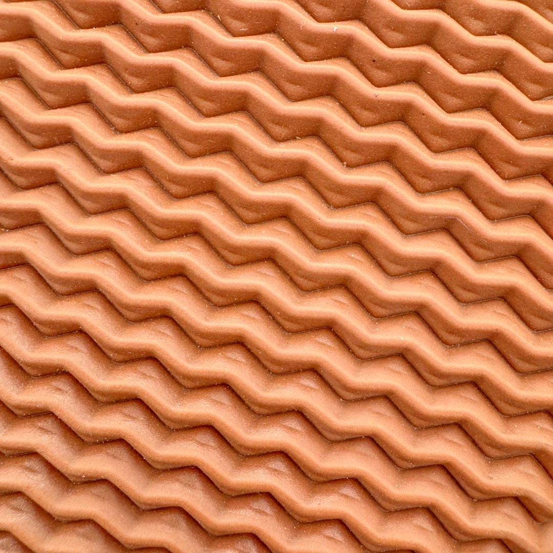 图片[16]-＃纯原 Yeezy Knit Runer\\\”Sulfur\\\”功夫跑步者系列低帮袜套式轻便针织透气休闲运动慢跑鞋 HP3370 由 Kanye West 在去年 8 月首次公布的 YEEZY KNIT RUNNER 于今日以「Sulfur」配色首次亮相。此款鞋型最初被称为 Turreliens 或 TRRL RNR，与广受欢迎的 YEEZY FOAM RUNNER 相似，再次展现了 Kanye 对无鞋带鞋履的愿景，并将整体材质替换为纺织结构，外观如袜子一般。相比较 Kanye 早期分享的原型，该鞋的零售版本将在外侧提供尺码信息。另外，零售版采用人字形橡胶外底，此前在非官方图片中从未出现过。延续了FOAM RUNNER的独特外型，不过材质更改为类似布面的编织面料，因此线条更加圆滑，侧边中底部分疑似有不知名的开口，整体不论是穿着感或是设计发想都令人匪夷所思，是款让鞋迷们既期待又怕受伤害的神秘鞋履。尺码：36 36.5 37 38 38.5 39 40 40.5 41 42 42.5 43 44 44.5 45 46.5 47 48-选品中心