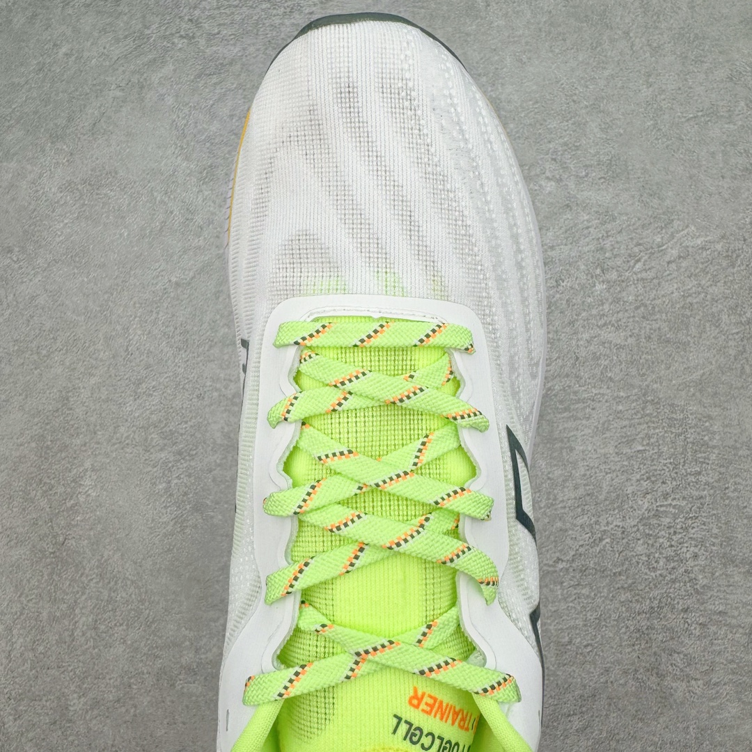 图片[4]-＃C版 New Balance FuelCell SuperComp Trainer V2 新百伦NB康普训练V2系列超轻量化低帮休闲运动慢跑鞋 MRCXLG3 New Balance 将能量回收技术的比赛感觉带入一双高军训练鞋 新款 FuelCell SuperComp Trainer v2 的设计旨在外观、手感和性能不同 在这一新的能源弧技术中 采用拱形碳纤维板夹在两层 FuelCell 缓冲之间 穿过鞋子中间留有一个空心通道 每次脚步时 板都平成空隙 并在重新塑造时返回能量 创造出高反弹的推进感 尺码：36 37 37.5 38 38.5 39.5 40 40.5 41.5 42 42.5 43 44 45-选品中心
