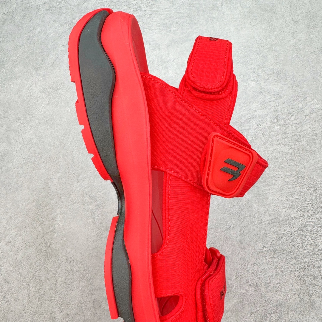 图片[6]-＃XA Balenciaga Tourist 巴黎世家织物露趾魔术贴沙滩凉鞋 原纸板楦头开发 最原汁原味的灵魂版型 全鞋荧光划线卡点 胶水把控整洁度追求极致完美 每一双都是工艺品 多重QC质检 超越公司货的品控标准 实实在在的免检产品 原盒原配 正确字体电绣 粗细、位置、大小正确 侧边TPU 透气孔匹配意产原版 正确分离大底 TPU软底 原版一致大底LOGO 立体感十足 原厂皮料水洗做旧 采购原厂网纱 不含皮革 网布材料和聚氨酯 磨损效果 鞋头边缘和后帮 Balenciaga 徽标 鞋面和后跟凸印尺码 鞋舌 3XL 橡胶品牌标识和反光细节 鞋帮拉袢和鞋舌拉祥 配反光细节 备用鞋带在鞋履前侧 可在穿着前取下 便于不同造型搭配 正常尺码 尺码：35 36 37 38 39 40 41 42 43 44 45 46-选品中心