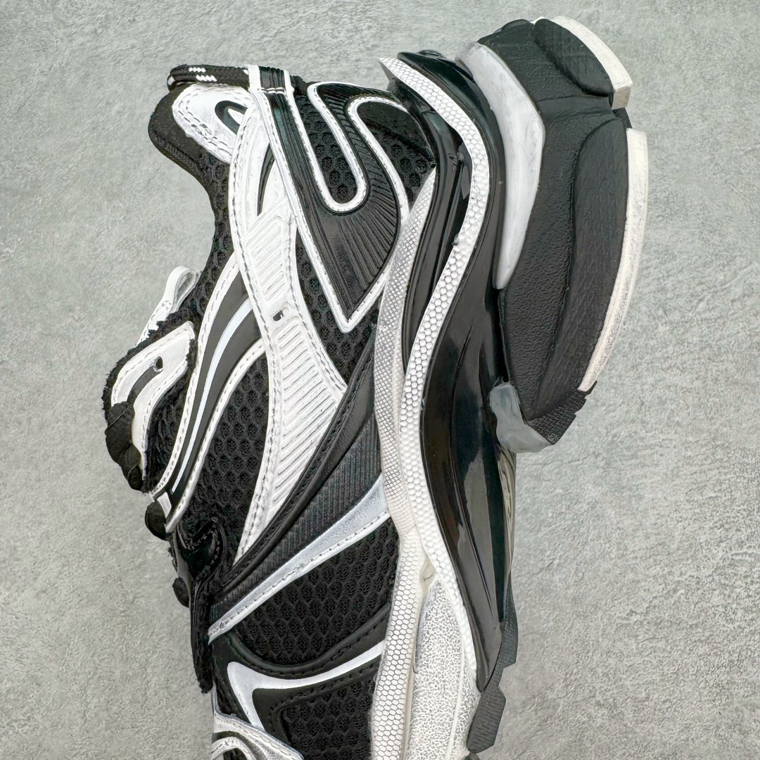 图片[7]-＃VG零售版 BALENCIAGA Runner Sneaker 巴黎世家七代慢跑系列低帮复古野跑潮流运动鞋老爹鞋 尼龙和网布材质 磨损效果 鞋头边缘印有尺码 背面浮印尺码 外侧印有跑者徽标 鞋舌刺绣 Balenciaga 品牌标识 鞋跟背面 Balenciaga品牌标识 材质采用65%聚氨酯、35%聚酯纤维 全新 Runner 鞋型轮廓借鉴于 2000 年初的复古线条 搭载大网眼面料制成鞋面基础，由粉色、白色尼龍与橡胶质地覆盖鞋面诠释线条感 当中透过几道手缝线与折损痕更是精准的掌握历经时间淬炼的破旧痕迹 延续其手法至鞋领、鞋跟、鞋带、中底等部分均饰有破损及脏污之貌 尤其是鞋领处与鞋带孔眼条更是采用不规则做旧技术将内容物泡棉随机露出 尺码：35 36 37 38 39 40 41 42 43 44 45 46-选品中心