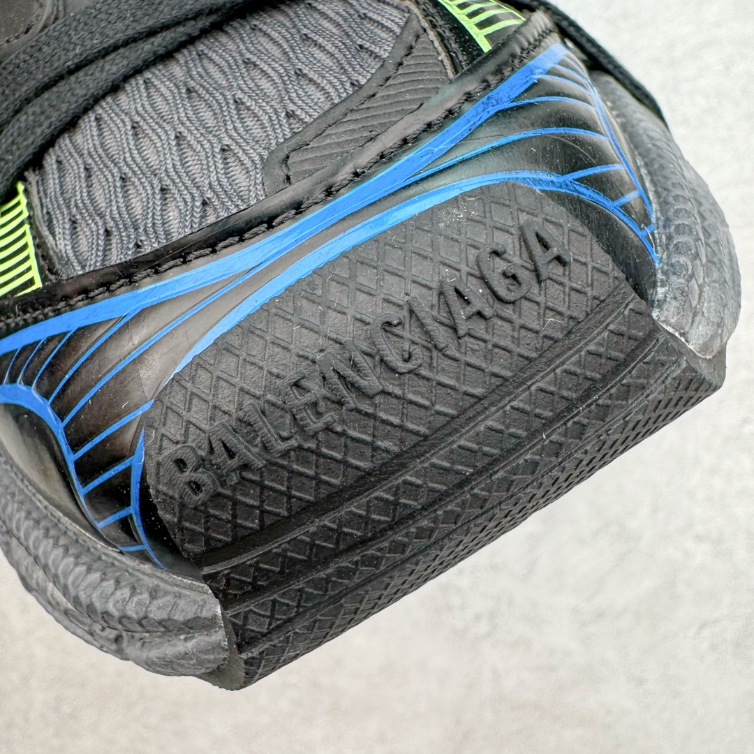图片[13]-＃VG零售版 BALENCIAGA 3XL Sneakers 巴黎世家十代网布系带低帮走秀复古老爹鞋 全套原纸板楦头开发 最原汁原味的灵魂版型 全鞋荧光划线卡点 胶水把控整洁度追求极致完美 每一双都是工艺品 多重QC质检 超越公司货的品控标准 实实在在的免检产品 原盒原配 正确字体电绣 粗细、位置、大小正确 侧边TPU 透气孔匹配意产原版 正确分离大底 TPU软底 原版一致大底LOGO 立体感十足 原厂皮料水洗做旧 采购原厂网纱 不含皮革 网布材料和聚氨酯 磨损效果 鞋头边缘和后帮 Balenciaga 徽标 鞋面和后跟凸印尺码 鞋舌 3XL 橡胶品牌标识和反光细节 鞋帮拉袢和鞋舌拉祥 配反光细节 备用鞋带在鞋履前侧 可在穿着前取下 便于不同造型搭配 正常尺码 尺码：35 36 37 38 39 40 41 42 43 44 45 46-选品中心