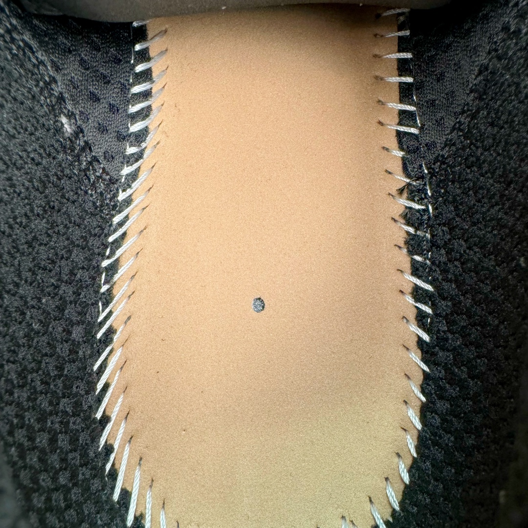 图片[10]-＃VG零售版 BALENCIAGA 3XL Sneakers 巴黎世家十代网布系带低帮走秀复古老爹鞋 全套原纸板楦头开发 最原汁原味的灵魂版型 全鞋荧光划线卡点 胶水把控整洁度追求极致完美 每一双都是工艺品 多重QC质检 超越公司货的品控标准 实实在在的免检产品 原盒原配 正确字体电绣 粗细、位置、大小正确 侧边TPU 透气孔匹配意产原版 正确分离大底 TPU软底 原版一致大底LOGO 立体感十足 原厂皮料水洗做旧 采购原厂网纱 不含皮革 网布材料和聚氨酯 磨损效果 鞋头边缘和后帮 Balenciaga 徽标 鞋面和后跟凸印尺码 鞋舌 3XL 橡胶品牌标识和反光细节 鞋帮拉袢和鞋舌拉祥 配反光细节 备用鞋带在鞋履前侧 可在穿着前取下 便于不同造型搭配 正常尺码 尺码：35 36 37 38 39 40 41 42 43 44 45 46-选品中心