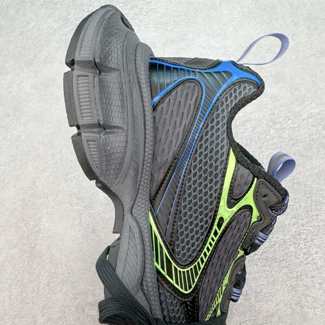 图片[6]-＃VG零售版 BALENCIAGA 3XL Sneakers 巴黎世家十代网布系带低帮走秀复古老爹鞋 全套原纸板楦头开发 最原汁原味的灵魂版型 全鞋荧光划线卡点 胶水把控整洁度追求极致完美 每一双都是工艺品 多重QC质检 超越公司货的品控标准 实实在在的免检产品 原盒原配 正确字体电绣 粗细、位置、大小正确 侧边TPU 透气孔匹配意产原版 正确分离大底 TPU软底 原版一致大底LOGO 立体感十足 原厂皮料水洗做旧 采购原厂网纱 不含皮革 网布材料和聚氨酯 磨损效果 鞋头边缘和后帮 Balenciaga 徽标 鞋面和后跟凸印尺码 鞋舌 3XL 橡胶品牌标识和反光细节 鞋帮拉袢和鞋舌拉祥 配反光细节 备用鞋带在鞋履前侧 可在穿着前取下 便于不同造型搭配 正常尺码 尺码：35 36 37 38 39 40 41 42 43 44 45 46-选品中心