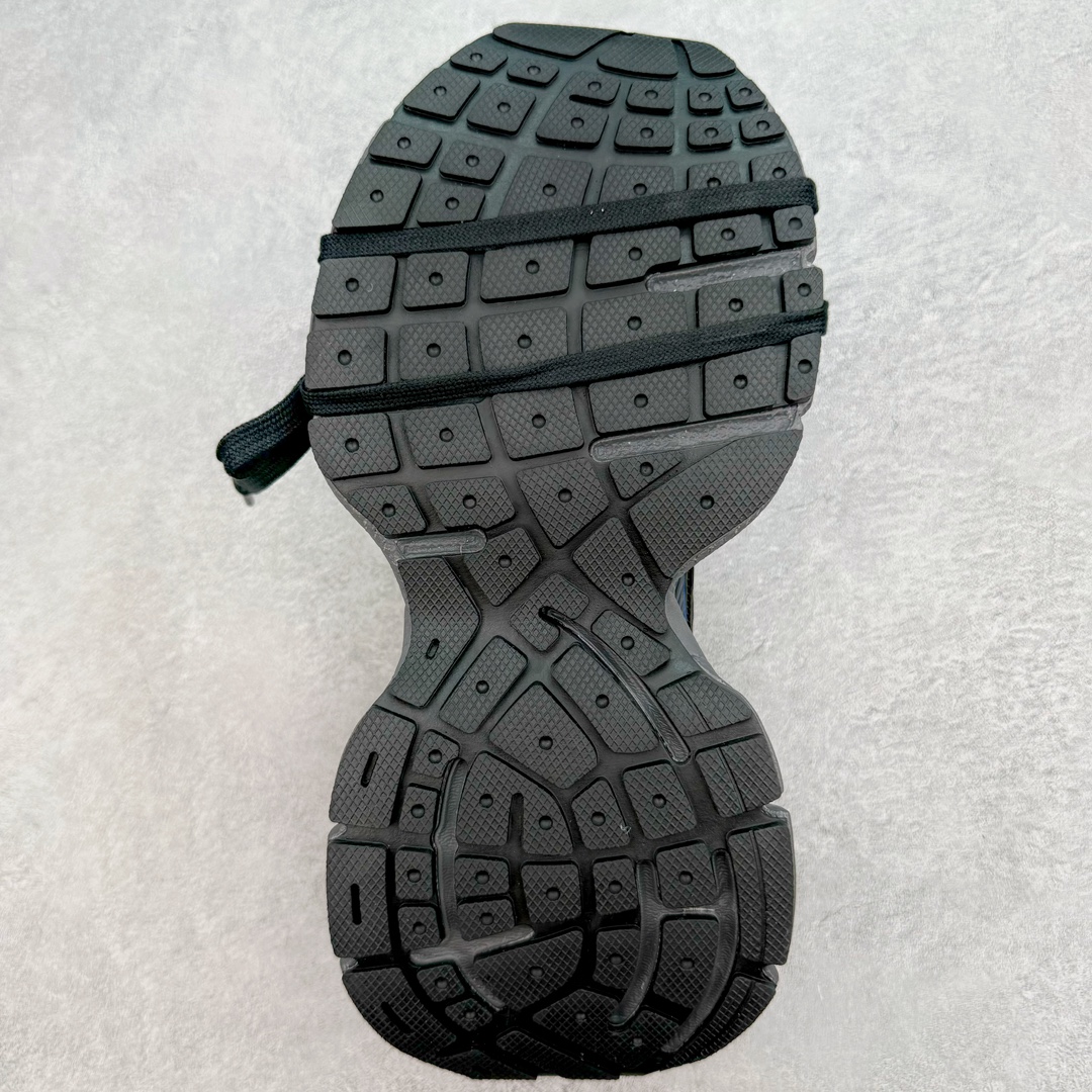 图片[9]-＃VG零售版 BALENCIAGA 3XL Sneakers 巴黎世家十代网布系带低帮走秀复古老爹鞋 全套原纸板楦头开发 最原汁原味的灵魂版型 全鞋荧光划线卡点 胶水把控整洁度追求极致完美 每一双都是工艺品 多重QC质检 超越公司货的品控标准 实实在在的免检产品 原盒原配 正确字体电绣 粗细、位置、大小正确 侧边TPU 透气孔匹配意产原版 正确分离大底 TPU软底 原版一致大底LOGO 立体感十足 原厂皮料水洗做旧 采购原厂网纱 不含皮革 网布材料和聚氨酯 磨损效果 鞋头边缘和后帮 Balenciaga 徽标 鞋面和后跟凸印尺码 鞋舌 3XL 橡胶品牌标识和反光细节 鞋帮拉袢和鞋舌拉祥 配反光细节 备用鞋带在鞋履前侧 可在穿着前取下 便于不同造型搭配 正常尺码 尺码：35 36 37 38 39 40 41 42 43 44 45 46-选品中心