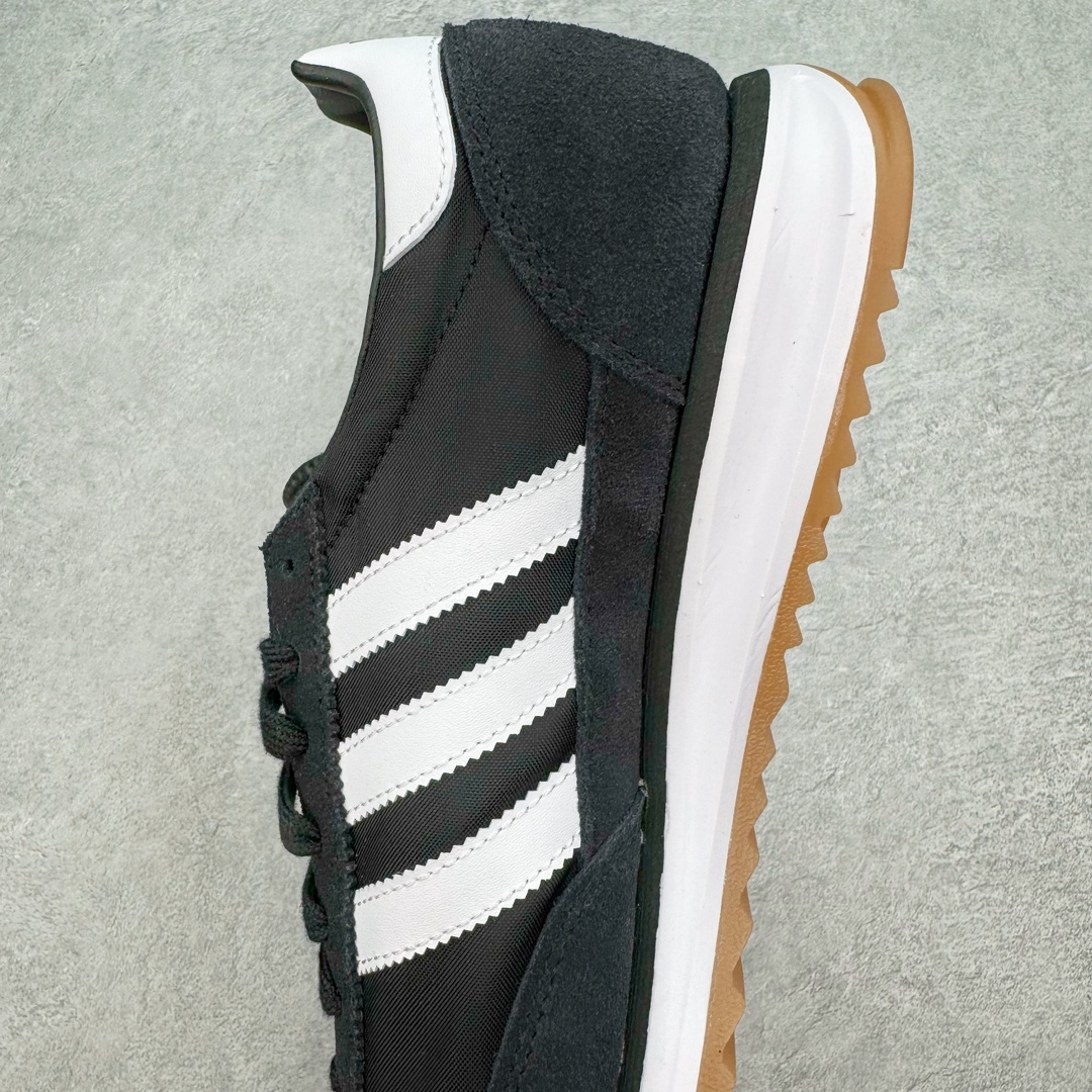 图片[7]-＃CS AD Wmns SL72 OG 系列德训足球风百搭低帮休闲运动板鞋 JI1282 采用高弹EVA+MODEL+RB三层组合底 区别市面RB一体大底 三层组合鞋底重量与原鞋一致 Originals 将有「T 头鞋」造型的诞生于 1972 年的 SL72 鞋款复刻带回 各位买鞋又有新选择了 1972 年 SL72 问世后 引领了后来阿迪达斯的跑鞋发展方向 其中「SL」代表了 Super Light 彰显了产品轻便的特性 1972 年 SL72 问世后 引领了后来阿迪达斯的跑鞋发展方向 其中「SL」代表了 Super Light 彰显了产品轻便的特性 这次 Originals 延续其轻质经典的基因 带来男女两款 SL72 男生款带来 SL72 RS 鞋型 RS 意为 Reshaped（重塑）鞋款在保留了经典的外观基础上 在尼龙材质里增加了填充物 使鞋型更加挺立和饱满 鞋头则更加圆润 鞋底的 EVA 材质则增加了鞋款的高度 女生款则带来 SL72 OG W 鞋型 OG 顾名思义则是致敬经典款式 相较于 RS（Reshaped）鞋款 鞋身更加纤细 其整体鞋身轮廓、线条、细节、材质上尊崇 70 年代 SL72 的设计 还原经典味道 尺码：36 36⅔ 37⅓ 38 38⅔ 39⅓ 40 40⅔ 41⅓ 42 42⅔ 43⅓ 44 44⅔ 45-选品中心