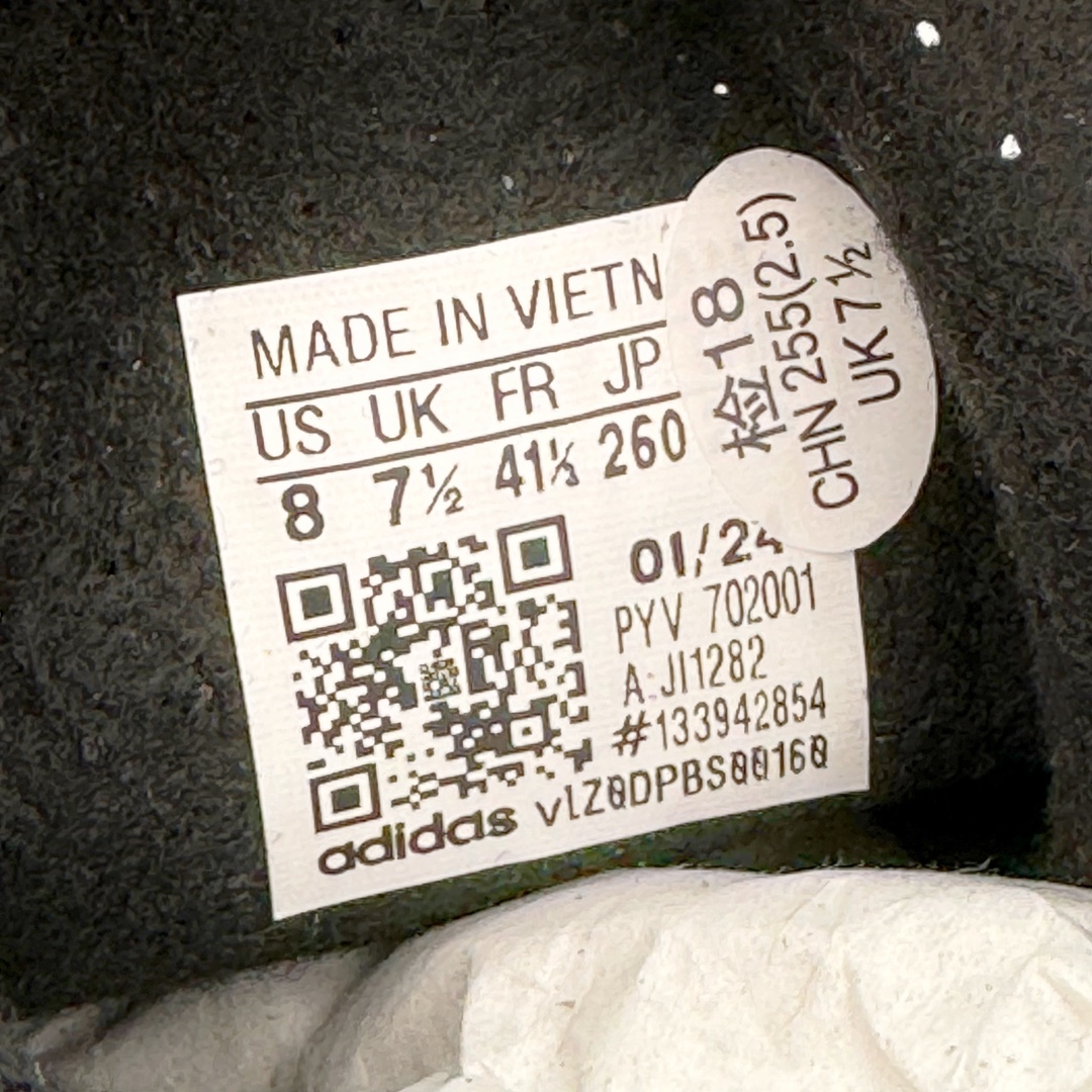 图片[13]-＃CS AD Wmns SL72 OG 系列德训足球风百搭低帮休闲运动板鞋 JI1282 采用高弹EVA+MODEL+RB三层组合底 区别市面RB一体大底 三层组合鞋底重量与原鞋一致 Originals 将有「T 头鞋」造型的诞生于 1972 年的 SL72 鞋款复刻带回 各位买鞋又有新选择了 1972 年 SL72 问世后 引领了后来阿迪达斯的跑鞋发展方向 其中「SL」代表了 Super Light 彰显了产品轻便的特性 1972 年 SL72 问世后 引领了后来阿迪达斯的跑鞋发展方向 其中「SL」代表了 Super Light 彰显了产品轻便的特性 这次 Originals 延续其轻质经典的基因 带来男女两款 SL72 男生款带来 SL72 RS 鞋型 RS 意为 Reshaped（重塑）鞋款在保留了经典的外观基础上 在尼龙材质里增加了填充物 使鞋型更加挺立和饱满 鞋头则更加圆润 鞋底的 EVA 材质则增加了鞋款的高度 女生款则带来 SL72 OG W 鞋型 OG 顾名思义则是致敬经典款式 相较于 RS（Reshaped）鞋款 鞋身更加纤细 其整体鞋身轮廓、线条、细节、材质上尊崇 70 年代 SL72 的设计 还原经典味道 尺码：36 36⅔ 37⅓ 38 38⅔ 39⅓ 40 40⅔ 41⅓ 42 42⅔ 43⅓ 44 44⅔ 45-选品中心