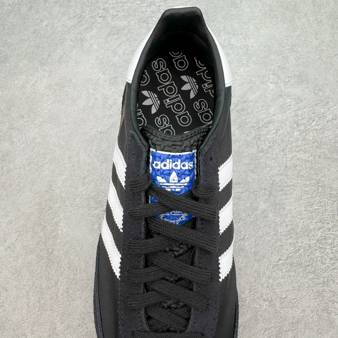 图片[5]-＃CS AD Wmns SL72 OG 系列德训足球风百搭低帮休闲运动板鞋 JI1282 采用高弹EVA+MODEL+RB三层组合底 区别市面RB一体大底 三层组合鞋底重量与原鞋一致 Originals 将有「T 头鞋」造型的诞生于 1972 年的 SL72 鞋款复刻带回 各位买鞋又有新选择了 1972 年 SL72 问世后 引领了后来阿迪达斯的跑鞋发展方向 其中「SL」代表了 Super Light 彰显了产品轻便的特性 1972 年 SL72 问世后 引领了后来阿迪达斯的跑鞋发展方向 其中「SL」代表了 Super Light 彰显了产品轻便的特性 这次 Originals 延续其轻质经典的基因 带来男女两款 SL72 男生款带来 SL72 RS 鞋型 RS 意为 Reshaped（重塑）鞋款在保留了经典的外观基础上 在尼龙材质里增加了填充物 使鞋型更加挺立和饱满 鞋头则更加圆润 鞋底的 EVA 材质则增加了鞋款的高度 女生款则带来 SL72 OG W 鞋型 OG 顾名思义则是致敬经典款式 相较于 RS（Reshaped）鞋款 鞋身更加纤细 其整体鞋身轮廓、线条、细节、材质上尊崇 70 年代 SL72 的设计 还原经典味道 尺码：36 36⅔ 37⅓ 38 38⅔ 39⅓ 40 40⅔ 41⅓ 42 42⅔ 43⅓ 44 44⅔ 45-选品中心