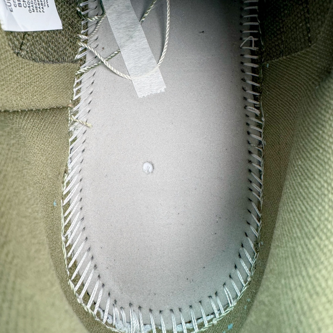 图片[11]-＃KZ神版特价 Travis Scott x Air Jordan AJ1 Low OG SP TS联名倒钩8.0低帮 白橄榄绿 DM7866-200 毫无疑问市场中端王者 耗时半年巨作 全套原纸板楦头开发 确保原汁原味 完美呈现倒钩版型 原档案转印油墨一体 东莞原厂磨具大底独家尺码35.5 48.5 一码一磨具拒绝假半码 此版本只针对中端市场 皮料材质有所更替 其他数据细节工艺流程均保持一致 绝不口嗨 细节品控鞋型随意秒杀市面3XX 4XX 原盒原配 外盒透明胶套 内侧字体 工整带凹凸感 原厂拉帮工艺 针距密度一致 后跟弧度收口自然不对折 极致一眼正品既视感 进口玻璃冲刀皮料裁剪零毛边 承诺百分百一致原鞋 全鞋电脑针车工艺 进口港宝加持 后跟自然饱满 全鞋荧光划线卡点 追求极致完美 每一双都是工艺品 多重QC质检 超越公司货的品控标准 实实在在的免检产品 尺码：35.5 36 36.5 37.5 38 38.5 39 40 40.5 41 42 42.5 43 44 44.5 45 46 47.5 48.5-选品中心