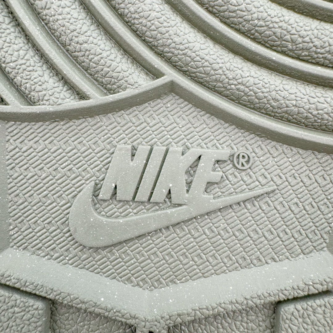 图片[20]-＃KZ神版特价 Travis Scott x Air Jordan AJ1 Low OG SP TS联名倒钩8.0低帮 白橄榄绿 DM7866-200 毫无疑问市场中端王者 耗时半年巨作 全套原纸板楦头开发 确保原汁原味 完美呈现倒钩版型 原档案转印油墨一体 东莞原厂磨具大底独家尺码35.5 48.5 一码一磨具拒绝假半码 此版本只针对中端市场 皮料材质有所更替 其他数据细节工艺流程均保持一致 绝不口嗨 细节品控鞋型随意秒杀市面3XX 4XX 原盒原配 外盒透明胶套 内侧字体 工整带凹凸感 原厂拉帮工艺 针距密度一致 后跟弧度收口自然不对折 极致一眼正品既视感 进口玻璃冲刀皮料裁剪零毛边 承诺百分百一致原鞋 全鞋电脑针车工艺 进口港宝加持 后跟自然饱满 全鞋荧光划线卡点 追求极致完美 每一双都是工艺品 多重QC质检 超越公司货的品控标准 实实在在的免检产品 尺码：35.5 36 36.5 37.5 38 38.5 39 40 40.5 41 42 42.5 43 44 44.5 45 46 47.5 48.5-选品中心