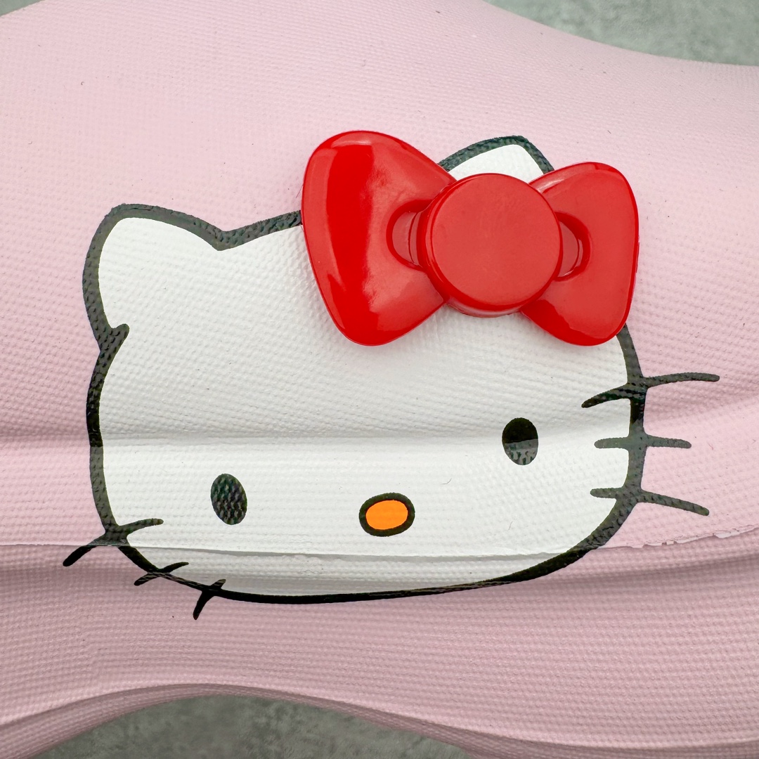 图片[15]-＃H11 AD Originals AdiFOM Stan Smith Mule 防滑耐磨轻便运动凉鞋穆勒厨师鞋 Hallo kitty 粉色 IG4446 重金购入原鞋及原档案磨具生产指令开发 鞋头部位凹凸有致 横向大面积波浪纹理 后跟Logo 凹凸明显 轮廓分明 描漆定位精准 公整无偏差不溢出 LOGO内侧钢印清晰工整 原厂磨具全鞋无多余毛边 同源公司EVA粒子环保塑料 原厂指令配方 无任何异味 弹性卡色均保持原鞋一致 匠心打造 鞋口弧度大小 鞋面色泽质感同步原鞋 LOGO内侧钢印清晰工整 中底部分带原厂钢印编号 原厂Ortholite欧斯莱鞋垫 区别掉渣海玻璃鞋垫 吸汗防臭的效果无法相提并论 原厂定制原标 同比ZP 符合人体设计 轻松脚感 一穿即走 这款拖鞋旨在致敬经典的Stan Smith 简约鞋面和后跟细节灵感源于原版 并通过厚实的比例和超光滑的触感 带来现代风格的革新 采用含有甘蔗制成的泡沫材料 心系环保 摆脱绑带或鞋带束缚 易于穿脱 保持舒适 采用天然可再生材料 旨在帮助减少塑料污染 偏小一码 尺码：36 37 38 39 40 41 42 43 44-选品中心