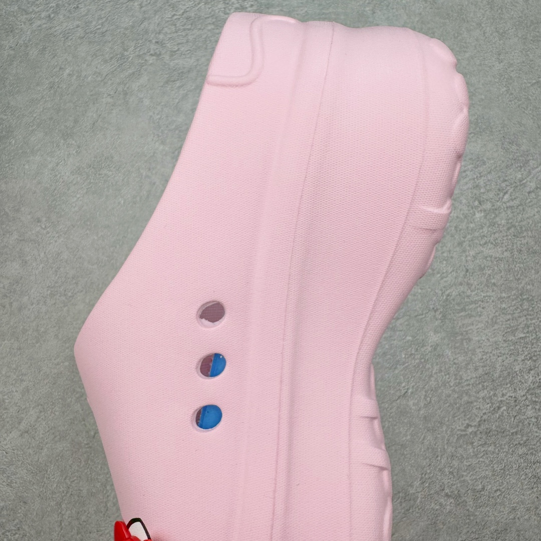 图片[7]-＃H11 AD Originals AdiFOM Stan Smith Mule 防滑耐磨轻便运动凉鞋穆勒厨师鞋 Hallo kitty 粉色 IG4446 重金购入原鞋及原档案磨具生产指令开发 鞋头部位凹凸有致 横向大面积波浪纹理 后跟Logo 凹凸明显 轮廓分明 描漆定位精准 公整无偏差不溢出 LOGO内侧钢印清晰工整 原厂磨具全鞋无多余毛边 同源公司EVA粒子环保塑料 原厂指令配方 无任何异味 弹性卡色均保持原鞋一致 匠心打造 鞋口弧度大小 鞋面色泽质感同步原鞋 LOGO内侧钢印清晰工整 中底部分带原厂钢印编号 原厂Ortholite欧斯莱鞋垫 区别掉渣海玻璃鞋垫 吸汗防臭的效果无法相提并论 原厂定制原标 同比ZP 符合人体设计 轻松脚感 一穿即走 这款拖鞋旨在致敬经典的Stan Smith 简约鞋面和后跟细节灵感源于原版 并通过厚实的比例和超光滑的触感 带来现代风格的革新 采用含有甘蔗制成的泡沫材料 心系环保 摆脱绑带或鞋带束缚 易于穿脱 保持舒适 采用天然可再生材料 旨在帮助减少塑料污染 偏小一码 尺码：36 37 38 39 40 41 42 43 44-选品中心