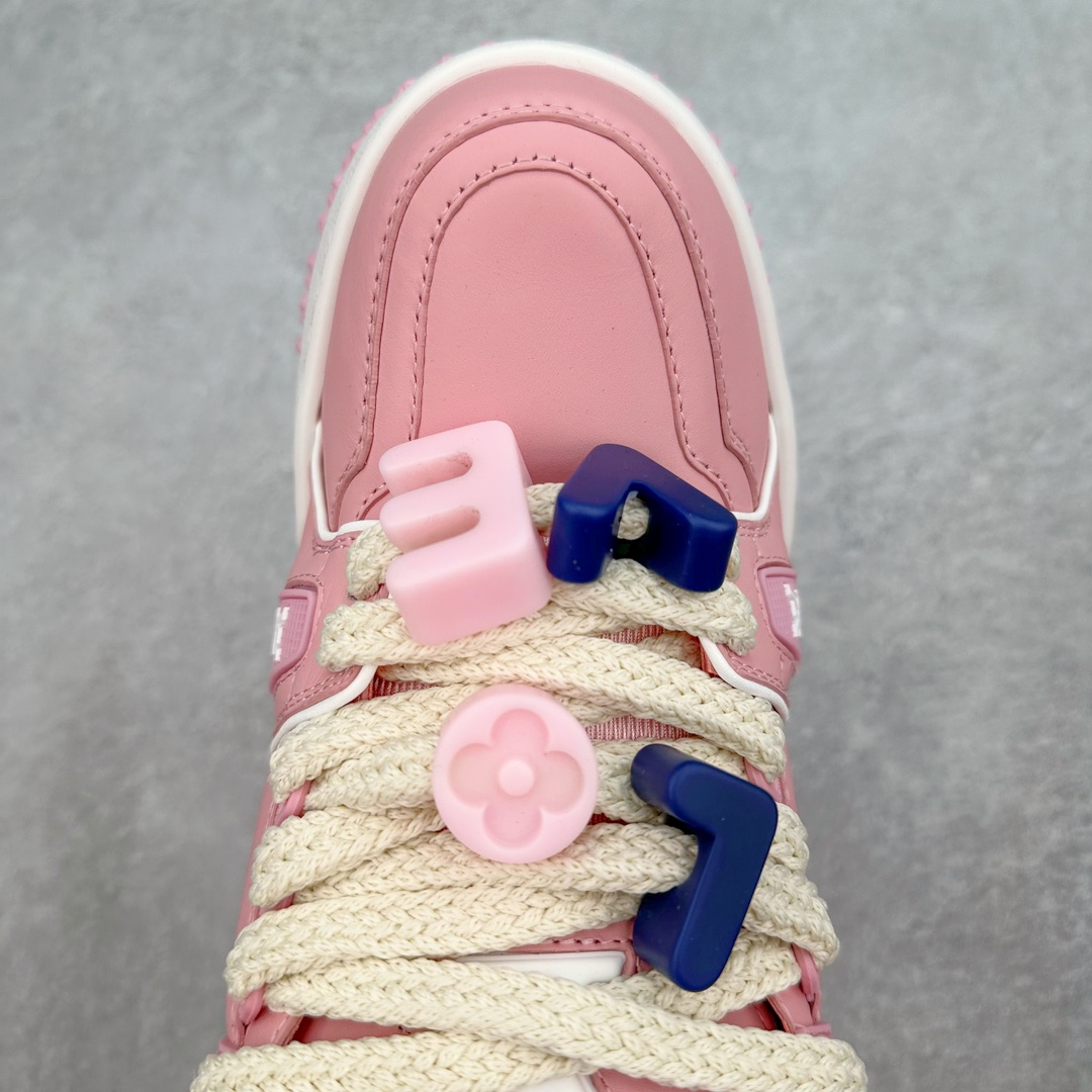 图片[4]-lv Trainer Maxi 小胖丁系列面包鞋 驴牌23S时尚走秀款 原版购入开发历时半年开发打造 原版完美楦型 多次调试 达到还原99% 鞋面独家订制细柔小牛皮 厚实织物鞋带 独家私模超轻TPU大底 原配扣子串珠 正确原装黄色鞋盒 正确中底印花 鞋面印花3D高频深度立体 全鞋电脑针车 紧密相连 针距密度一致 皮面裁剪部位 统一油边封口工艺 备受瞩目火热面包鞋再次拉满流量 各地网红上脚 立体饱满的彩色面包鞋身 超大版型重新诠释了 Virgil Abloh大热lv运动时装鞋 完美增高5CM Size 36 37 38 39 40 41 42 43 44 45-选品中心