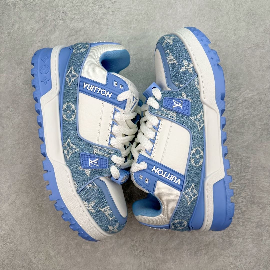 图片[3]-＃GD广顶 Louis Vuitton Trainer Maxi路易威登时装走秀运动时尚板鞋 小胖丁面包鞋 外贸零售特供批次 2023全新纸板数据 印花高频效果碾压市面 市售天花板产物 耗时半年巨作 全套原厂新版原纸板楦头开发 原厂特供皮料加持 市场所有版本中综合最强的货品 GD实力大厂出品 全网最全配色更新最快 最成熟的做工稳定的品控 完美鞋型超高的清洁度 零毛边线头瑕疵 全套原楦原纸版原鞋开模 全网最具灵魂的版型 正确原装黄色鞋盒 正确中底印花 鞋面印花3D高频深度立体 全鞋电脑针车 紧密相连 针距密度一致 环保乳胶注塑鞋垫 厚度脚感还原原版 皮面裁剪部位 统一油边封口工艺 原装橡胶大底含胶量大底组合零偏差 专柜全套包装 防尘袋 说明书 质保卡 男女鞋 尺码：35 36 37 38 39 40 41 42 43 44 45-选品中心