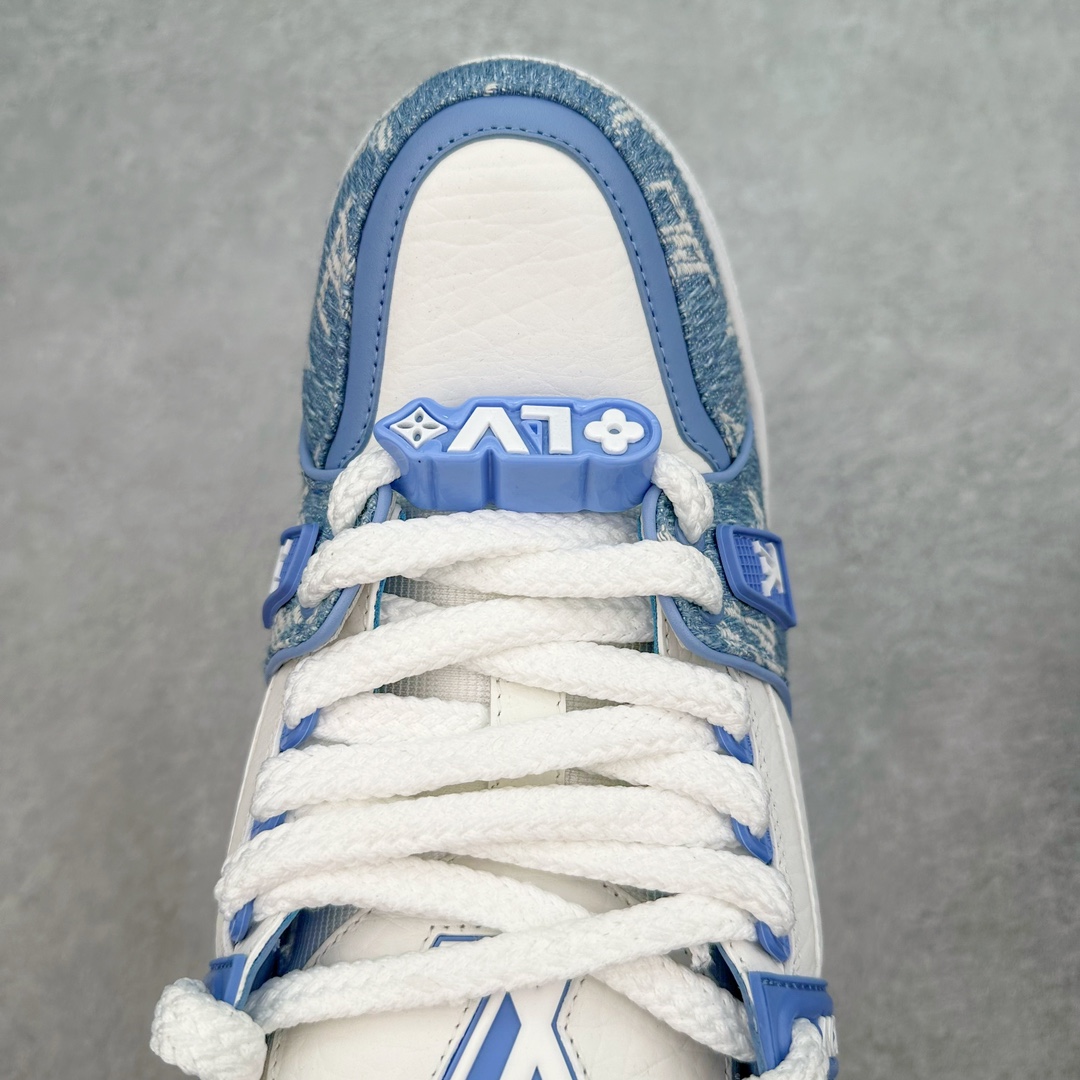 图片[4]-＃GD广顶 Louis Vuitton Trainer Maxi路易威登时装走秀运动时尚板鞋 小胖丁面包鞋 外贸零售特供批次 2023全新纸板数据 印花高频效果碾压市面 市售天花板产物 耗时半年巨作 全套原厂新版原纸板楦头开发 原厂特供皮料加持 市场所有版本中综合最强的货品 GD实力大厂出品 全网最全配色更新最快 最成熟的做工稳定的品控 完美鞋型超高的清洁度 零毛边线头瑕疵 全套原楦原纸版原鞋开模 全网最具灵魂的版型 正确原装黄色鞋盒 正确中底印花 鞋面印花3D高频深度立体 全鞋电脑针车 紧密相连 针距密度一致 环保乳胶注塑鞋垫 厚度脚感还原原版 皮面裁剪部位 统一油边封口工艺 原装橡胶大底含胶量大底组合零偏差 专柜全套包装 防尘袋 说明书 质保卡 男女鞋 尺码：35 36 37 38 39 40 41 42 43 44 45-选品中心