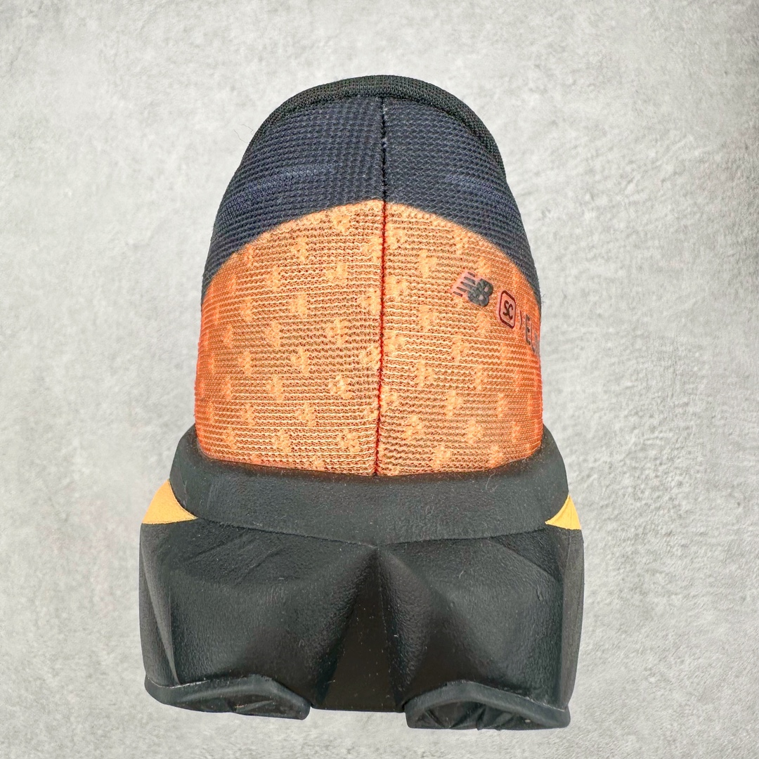 图片[8]-＃C版 NEW BALANCE Rebel FuelCell Rebel V4 SuperComp Elite 精英版内置碳板 舒适时尚织物减震耐磨低帮马拉松轻量化跑步鞋 NB新百伦于 2019 年夏天首次发布了 Rebel 在制鞋业仍在向强调能量回报的弹力泡沫转变的时候 Rebel 确实是一个叛逆者 快进到 2024 年 Rebel v4 承诺通过重新配制的中底化合物和更高的堆叠高度提供更轻、更有弹性的跑步体验 就像New Balance SC Elite v4一样 Rebel v4 提供了完全重新设计的中底化合物 最新的混合物将 New Balance 专有的 FuelCell 泡沫（TPU 和 EVA 的混合物）与 PEBA 泡沫相结合 带来更弹跳的跑步体验 PEBA是一种超轻 高性能的泡沫 通常出现在镀碳超级鞋中 New Balance Rebel v4、ASICS Novablast 4和Brooks Hyperion Max都是精力充沛的无电镀运动鞋 在速度锻炼和快节奏中大放异彩 这三款鞋都依靠它们的中底泡沫和轻微的摇杆形状来创造一种向前滚动的感觉 而且虽然这些鞋子在堆叠高度和重量方面各不相同 但它们提供了相似的软硬比例 有足够的流行力来加快步伐 尺码：36 37 37.5 38 38.5 39.5 40 40.5 41.5 42 42.5 43 44 45-选品中心