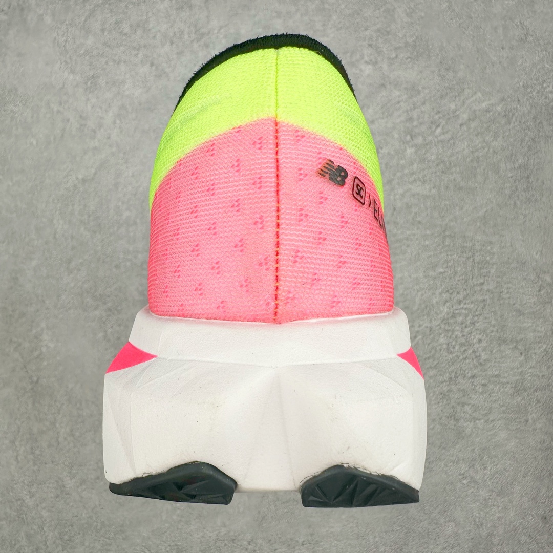 图片[8]-＃C版 NEW BALANCE Rebel FuelCell Rebel V4 SuperComp Elite 精英版内置碳板 舒适时尚织物减震耐磨低帮马拉松轻量化跑步鞋 NB新百伦于 2019 年夏天首次发布了 Rebel 在制鞋业仍在向强调能量回报的弹力泡沫转变的时候 Rebel 确实是一个叛逆者 快进到 2024 年 Rebel v4 承诺通过重新配制的中底化合物和更高的堆叠高度提供更轻、更有弹性的跑步体验 就像New Balance SC Elite v4一样 Rebel v4 提供了完全重新设计的中底化合物 最新的混合物将 New Balance 专有的 FuelCell 泡沫（TPU 和 EVA 的混合物）与 PEBA 泡沫相结合 带来更弹跳的跑步体验 PEBA是一种超轻 高性能的泡沫 通常出现在镀碳超级鞋中 New Balance Rebel v4、ASICS Novablast 4和Brooks Hyperion Max都是精力充沛的无电镀运动鞋 在速度锻炼和快节奏中大放异彩 这三款鞋都依靠它们的中底泡沫和轻微的摇杆形状来创造一种向前滚动的感觉 而且虽然这些鞋子在堆叠高度和重量方面各不相同 但它们提供了相似的软硬比例 有足够的流行力来加快步伐 尺码：36 37 37.5 38 38.5 39.5 40 40.5 41.5 42 42.5 43 44 45-选品中心