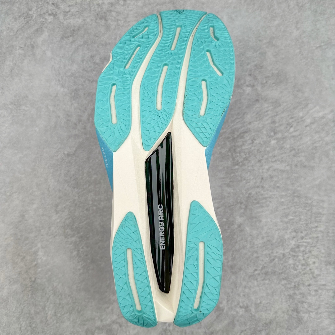 图片[9]-＃C版 NEW BALANCE Rebel FuelCell Rebel V4 SuperComp Elite 精英版内置碳板 舒适时尚织物减震耐磨低帮马拉松轻量化跑步鞋 NB新百伦于 2019 年夏天首次发布了 Rebel 在制鞋业仍在向强调能量回报的弹力泡沫转变的时候 Rebel 确实是一个叛逆者 快进到 2024 年 Rebel v4 承诺通过重新配制的中底化合物和更高的堆叠高度提供更轻、更有弹性的跑步体验 就像New Balance SC Elite v4一样 Rebel v4 提供了完全重新设计的中底化合物 最新的混合物将 New Balance 专有的 FuelCell 泡沫（TPU 和 EVA 的混合物）与 PEBA 泡沫相结合 带来更弹跳的跑步体验 PEBA是一种超轻 高性能的泡沫 通常出现在镀碳超级鞋中 New Balance Rebel v4、ASICS Novablast 4和Brooks Hyperion Max都是精力充沛的无电镀运动鞋 在速度锻炼和快节奏中大放异彩 这三款鞋都依靠它们的中底泡沫和轻微的摇杆形状来创造一种向前滚动的感觉 而且虽然这些鞋子在堆叠高度和重量方面各不相同 但它们提供了相似的软硬比例 有足够的流行力来加快步伐 尺码：36 37 37.5 38 38.5 39.5 40 40.5 41.5 42 42.5 43 44 45-选品中心