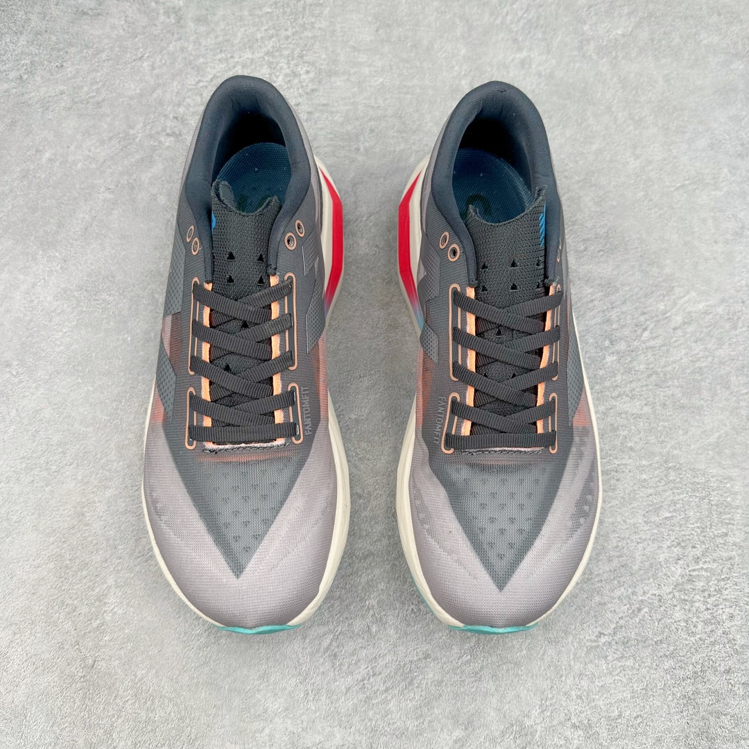 图片[2]-＃C版 NEW BALANCE Rebel FuelCell Rebel V4 SuperComp Elite 精英版内置碳板 舒适时尚织物减震耐磨低帮马拉松轻量化跑步鞋 NB新百伦于 2019 年夏天首次发布了 Rebel 在制鞋业仍在向强调能量回报的弹力泡沫转变的时候 Rebel 确实是一个叛逆者 快进到 2024 年 Rebel v4 承诺通过重新配制的中底化合物和更高的堆叠高度提供更轻、更有弹性的跑步体验 就像New Balance SC Elite v4一样 Rebel v4 提供了完全重新设计的中底化合物 最新的混合物将 New Balance 专有的 FuelCell 泡沫（TPU 和 EVA 的混合物）与 PEBA 泡沫相结合 带来更弹跳的跑步体验 PEBA是一种超轻 高性能的泡沫 通常出现在镀碳超级鞋中 New Balance Rebel v4、ASICS Novablast 4和Brooks Hyperion Max都是精力充沛的无电镀运动鞋 在速度锻炼和快节奏中大放异彩 这三款鞋都依靠它们的中底泡沫和轻微的摇杆形状来创造一种向前滚动的感觉 而且虽然这些鞋子在堆叠高度和重量方面各不相同 但它们提供了相似的软硬比例 有足够的流行力来加快步伐 尺码：36 37 37.5 38 38.5 39.5 40 40.5 41.5 42 42.5 43 44 45-选品中心