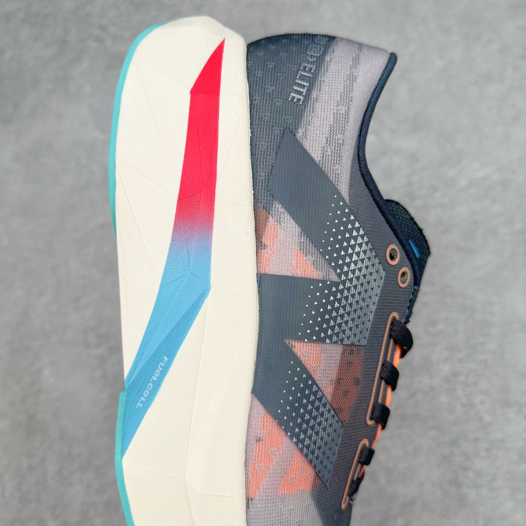 图片[6]-＃C版 NEW BALANCE Rebel FuelCell Rebel V4 SuperComp Elite 精英版内置碳板 舒适时尚织物减震耐磨低帮马拉松轻量化跑步鞋 NB新百伦于 2019 年夏天首次发布了 Rebel 在制鞋业仍在向强调能量回报的弹力泡沫转变的时候 Rebel 确实是一个叛逆者 快进到 2024 年 Rebel v4 承诺通过重新配制的中底化合物和更高的堆叠高度提供更轻、更有弹性的跑步体验 就像New Balance SC Elite v4一样 Rebel v4 提供了完全重新设计的中底化合物 最新的混合物将 New Balance 专有的 FuelCell 泡沫（TPU 和 EVA 的混合物）与 PEBA 泡沫相结合 带来更弹跳的跑步体验 PEBA是一种超轻 高性能的泡沫 通常出现在镀碳超级鞋中 New Balance Rebel v4、ASICS Novablast 4和Brooks Hyperion Max都是精力充沛的无电镀运动鞋 在速度锻炼和快节奏中大放异彩 这三款鞋都依靠它们的中底泡沫和轻微的摇杆形状来创造一种向前滚动的感觉 而且虽然这些鞋子在堆叠高度和重量方面各不相同 但它们提供了相似的软硬比例 有足够的流行力来加快步伐 尺码：36 37 37.5 38 38.5 39.5 40 40.5 41.5 42 42.5 43 44 45-选品中心