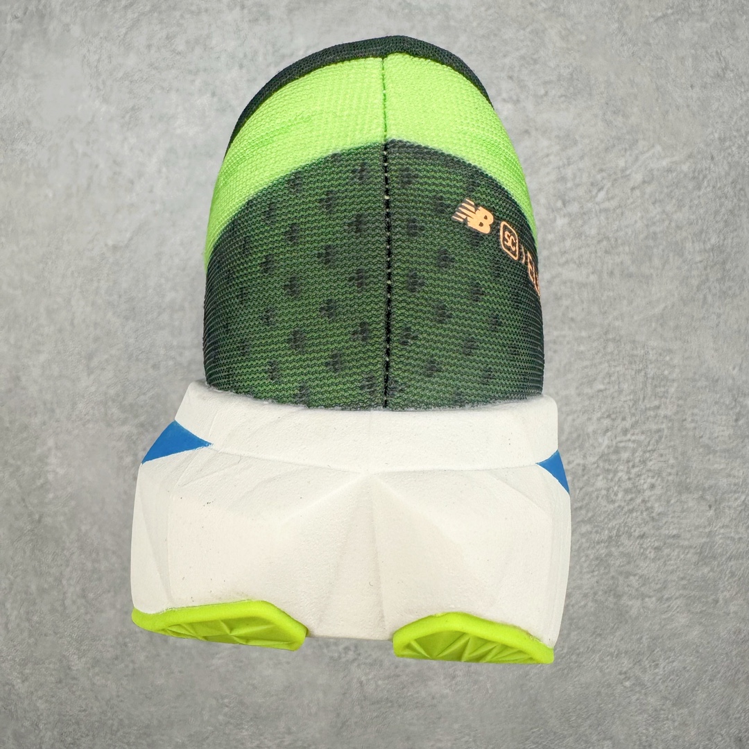 图片[8]-＃C版 NEW BALANCE Rebel FuelCell Rebel V4 SuperComp Elite 精英版内置碳板 舒适时尚织物减震耐磨低帮马拉松轻量化跑步鞋 NB新百伦于 2019 年夏天首次发布了 Rebel 在制鞋业仍在向强调能量回报的弹力泡沫转变的时候 Rebel 确实是一个叛逆者 快进到 2024 年 Rebel v4 承诺通过重新配制的中底化合物和更高的堆叠高度提供更轻、更有弹性的跑步体验 就像New Balance SC Elite v4一样 Rebel v4 提供了完全重新设计的中底化合物 最新的混合物将 New Balance 专有的 FuelCell 泡沫（TPU 和 EVA 的混合物）与 PEBA 泡沫相结合 带来更弹跳的跑步体验 PEBA是一种超轻 高性能的泡沫 通常出现在镀碳超级鞋中 New Balance Rebel v4、ASICS Novablast 4和Brooks Hyperion Max都是精力充沛的无电镀运动鞋 在速度锻炼和快节奏中大放异彩 这三款鞋都依靠它们的中底泡沫和轻微的摇杆形状来创造一种向前滚动的感觉 而且虽然这些鞋子在堆叠高度和重量方面各不相同 但它们提供了相似的软硬比例 有足够的流行力来加快步伐 尺码：36 37 37.5 38 38.5 39.5 40 40.5 41.5 42 42.5 43 44 45-选品中心