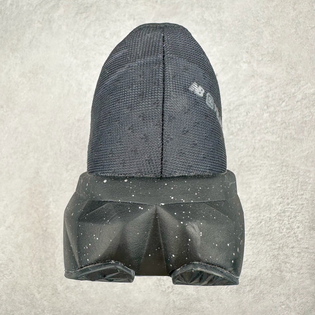 图片[8]-＃C版 NEW BALANCE Rebel FuelCell Rebel V4 SuperComp Elite 精英版内置碳板 舒适时尚织物减震耐磨低帮马拉松轻量化跑步鞋 NB新百伦于 2019 年夏天首次发布了 Rebel 在制鞋业仍在向强调能量回报的弹力泡沫转变的时候 Rebel 确实是一个叛逆者 快进到 2024 年 Rebel v4 承诺通过重新配制的中底化合物和更高的堆叠高度提供更轻、更有弹性的跑步体验 就像New Balance SC Elite v4一样 Rebel v4 提供了完全重新设计的中底化合物 最新的混合物将 New Balance 专有的 FuelCell 泡沫（TPU 和 EVA 的混合物）与 PEBA 泡沫相结合 带来更弹跳的跑步体验 PEBA是一种超轻 高性能的泡沫 通常出现在镀碳超级鞋中 New Balance Rebel v4、ASICS Novablast 4和Brooks Hyperion Max都是精力充沛的无电镀运动鞋 在速度锻炼和快节奏中大放异彩 这三款鞋都依靠它们的中底泡沫和轻微的摇杆形状来创造一种向前滚动的感觉 而且虽然这些鞋子在堆叠高度和重量方面各不相同 但它们提供了相似的软硬比例 有足够的流行力来加快步伐 尺码：36 37 37.5 38 38.5 39.5 40 40.5 41.5 42 42.5 43 44 45-选品中心