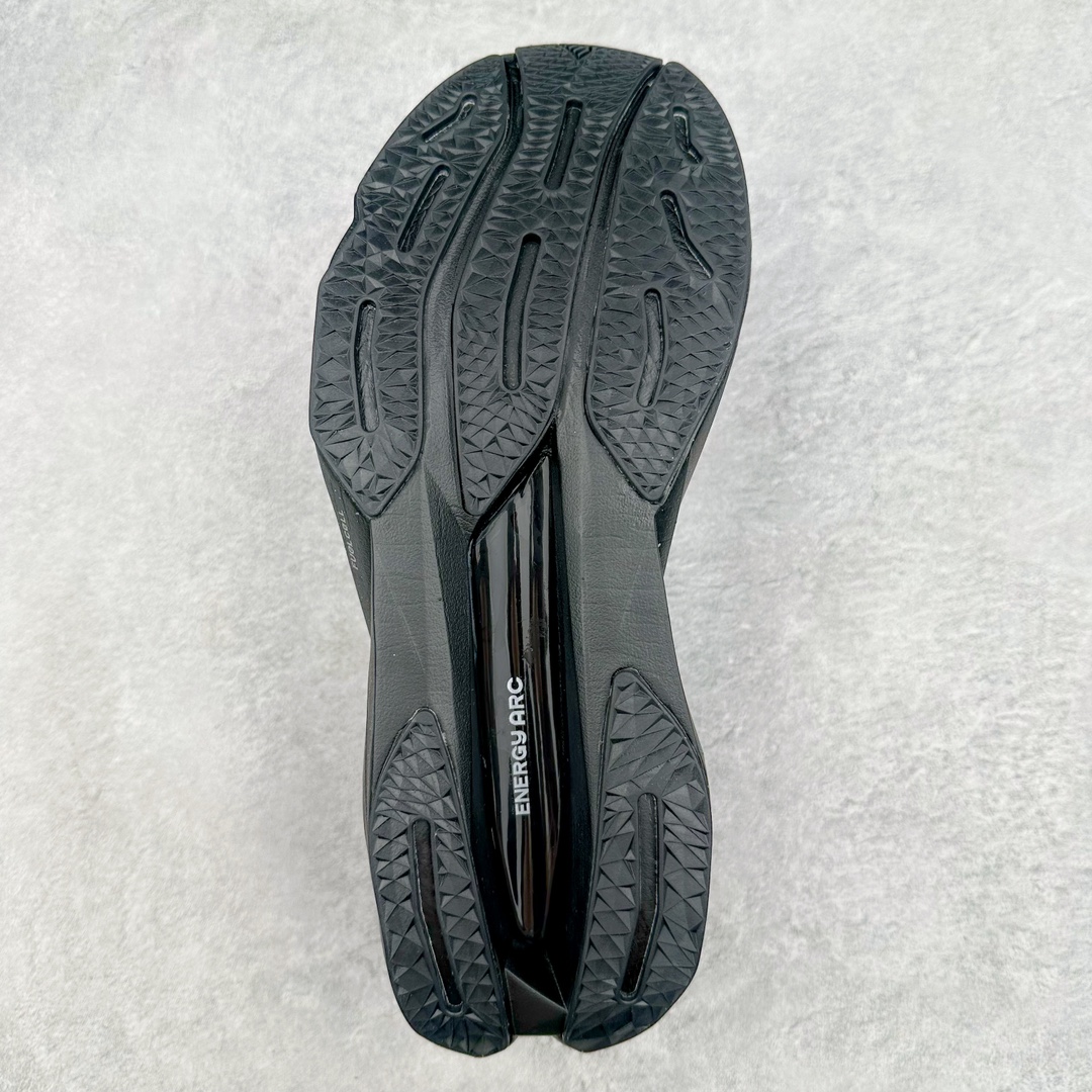 图片[9]-＃C版 NEW BALANCE Rebel FuelCell Rebel V4 SuperComp Elite 精英版内置碳板 舒适时尚织物减震耐磨低帮马拉松轻量化跑步鞋 NB新百伦于 2019 年夏天首次发布了 Rebel 在制鞋业仍在向强调能量回报的弹力泡沫转变的时候 Rebel 确实是一个叛逆者 快进到 2024 年 Rebel v4 承诺通过重新配制的中底化合物和更高的堆叠高度提供更轻、更有弹性的跑步体验 就像New Balance SC Elite v4一样 Rebel v4 提供了完全重新设计的中底化合物 最新的混合物将 New Balance 专有的 FuelCell 泡沫（TPU 和 EVA 的混合物）与 PEBA 泡沫相结合 带来更弹跳的跑步体验 PEBA是一种超轻 高性能的泡沫 通常出现在镀碳超级鞋中 New Balance Rebel v4、ASICS Novablast 4和Brooks Hyperion Max都是精力充沛的无电镀运动鞋 在速度锻炼和快节奏中大放异彩 这三款鞋都依靠它们的中底泡沫和轻微的摇杆形状来创造一种向前滚动的感觉 而且虽然这些鞋子在堆叠高度和重量方面各不相同 但它们提供了相似的软硬比例 有足够的流行力来加快步伐 尺码：36 37 37.5 38 38.5 39.5 40 40.5 41.5 42 42.5 43 44 45-选品中心