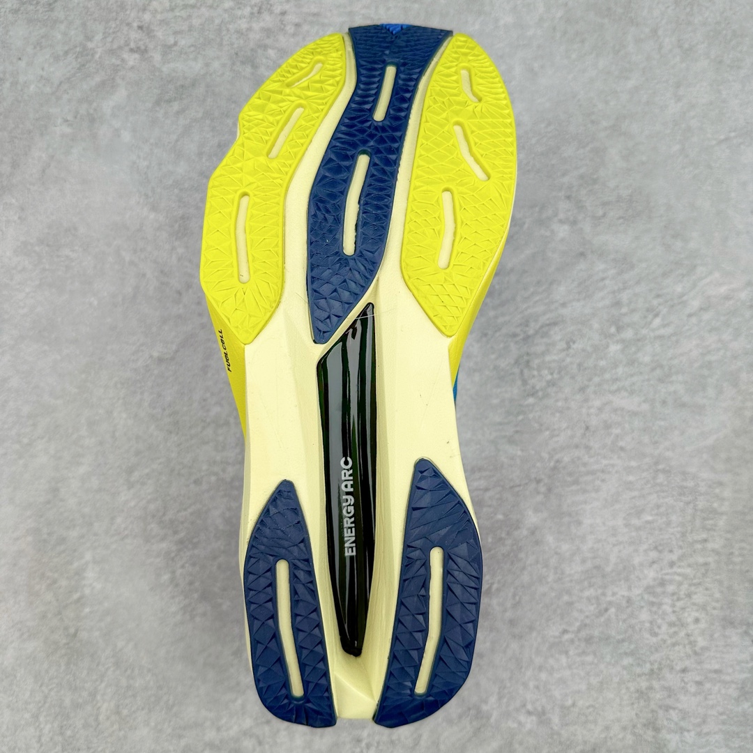 图片[9]-＃C版 NEW BALANCE Rebel FuelCell Rebel V4 SuperComp Elite 精英版内置碳板 舒适时尚织物减震耐磨低帮马拉松轻量化跑步鞋 NB新百伦于 2019 年夏天首次发布了 Rebel 在制鞋业仍在向强调能量回报的弹力泡沫转变的时候 Rebel 确实是一个叛逆者 快进到 2024 年 Rebel v4 承诺通过重新配制的中底化合物和更高的堆叠高度提供更轻、更有弹性的跑步体验 就像New Balance SC Elite v4一样 Rebel v4 提供了完全重新设计的中底化合物 最新的混合物将 New Balance 专有的 FuelCell 泡沫（TPU 和 EVA 的混合物）与 PEBA 泡沫相结合 带来更弹跳的跑步体验 PEBA是一种超轻 高性能的泡沫 通常出现在镀碳超级鞋中 New Balance Rebel v4、ASICS Novablast 4和Brooks Hyperion Max都是精力充沛的无电镀运动鞋 在速度锻炼和快节奏中大放异彩 这三款鞋都依靠它们的中底泡沫和轻微的摇杆形状来创造一种向前滚动的感觉 而且虽然这些鞋子在堆叠高度和重量方面各不相同 但它们提供了相似的软硬比例 有足够的流行力来加快步伐 尺码：36 37 37.5 38 38.5 39.5 40 40.5 41.5 42 42.5 43 44 45-选品中心