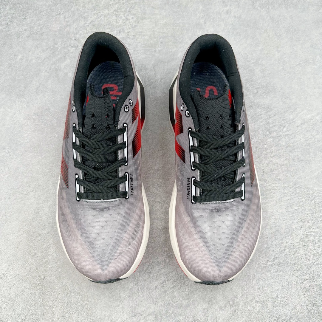 图片[2]-＃C版 NEW BALANCE Rebel FuelCell Rebel V4 SuperComp Elite 精英版内置碳板 舒适时尚织物减震耐磨低帮马拉松轻量化跑步鞋 NB新百伦于 2019 年夏天首次发布了 Rebel 在制鞋业仍在向强调能量回报的弹力泡沫转变的时候 Rebel 确实是一个叛逆者 快进到 2024 年 Rebel v4 承诺通过重新配制的中底化合物和更高的堆叠高度提供更轻、更有弹性的跑步体验 就像New Balance SC Elite v4一样 Rebel v4 提供了完全重新设计的中底化合物 最新的混合物将 New Balance 专有的 FuelCell 泡沫（TPU 和 EVA 的混合物）与 PEBA 泡沫相结合 带来更弹跳的跑步体验 PEBA是一种超轻 高性能的泡沫 通常出现在镀碳超级鞋中 New Balance Rebel v4、ASICS Novablast 4和Brooks Hyperion Max都是精力充沛的无电镀运动鞋 在速度锻炼和快节奏中大放异彩 这三款鞋都依靠它们的中底泡沫和轻微的摇杆形状来创造一种向前滚动的感觉 而且虽然这些鞋子在堆叠高度和重量方面各不相同 但它们提供了相似的软硬比例 有足够的流行力来加快步伐 尺码：36 37 37.5 38 38.5 39.5 40 40.5 41.5 42 42.5 43 44 45-选品中心