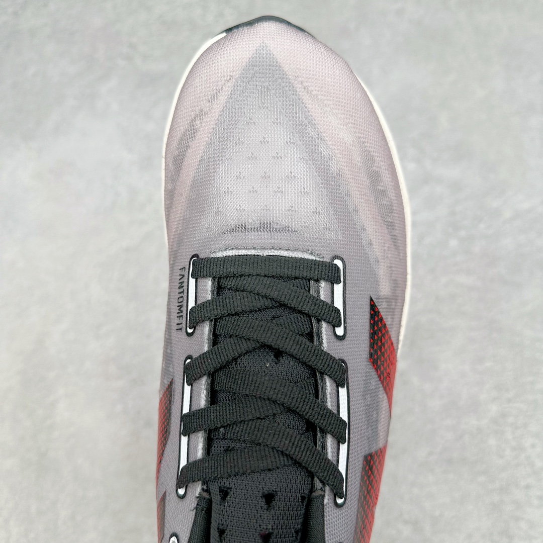 图片[4]-＃C版 NEW BALANCE Rebel FuelCell Rebel V4 SuperComp Elite 精英版内置碳板 舒适时尚织物减震耐磨低帮马拉松轻量化跑步鞋 NB新百伦于 2019 年夏天首次发布了 Rebel 在制鞋业仍在向强调能量回报的弹力泡沫转变的时候 Rebel 确实是一个叛逆者 快进到 2024 年 Rebel v4 承诺通过重新配制的中底化合物和更高的堆叠高度提供更轻、更有弹性的跑步体验 就像New Balance SC Elite v4一样 Rebel v4 提供了完全重新设计的中底化合物 最新的混合物将 New Balance 专有的 FuelCell 泡沫（TPU 和 EVA 的混合物）与 PEBA 泡沫相结合 带来更弹跳的跑步体验 PEBA是一种超轻 高性能的泡沫 通常出现在镀碳超级鞋中 New Balance Rebel v4、ASICS Novablast 4和Brooks Hyperion Max都是精力充沛的无电镀运动鞋 在速度锻炼和快节奏中大放异彩 这三款鞋都依靠它们的中底泡沫和轻微的摇杆形状来创造一种向前滚动的感觉 而且虽然这些鞋子在堆叠高度和重量方面各不相同 但它们提供了相似的软硬比例 有足够的流行力来加快步伐 尺码：36 37 37.5 38 38.5 39.5 40 40.5 41.5 42 42.5 43 44 45-选品中心