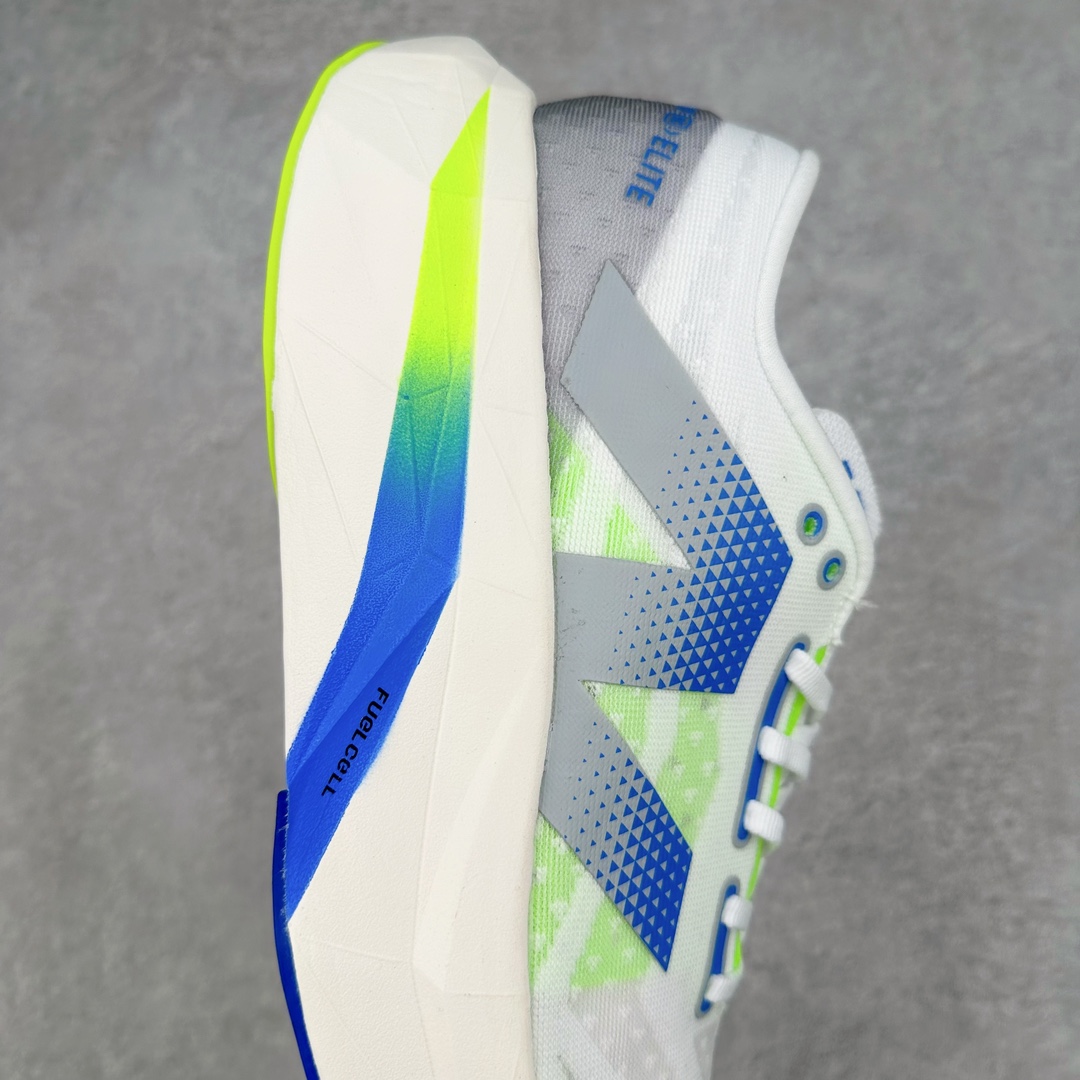 图片[6]-＃C版 NEW BALANCE Rebel FuelCell Rebel V4 SuperComp Elite 精英版内置碳板 舒适时尚织物减震耐磨低帮马拉松轻量化跑步鞋 NB新百伦于 2019 年夏天首次发布了 Rebel 在制鞋业仍在向强调能量回报的弹力泡沫转变的时候 Rebel 确实是一个叛逆者 快进到 2024 年 Rebel v4 承诺通过重新配制的中底化合物和更高的堆叠高度提供更轻、更有弹性的跑步体验 就像New Balance SC Elite v4一样 Rebel v4 提供了完全重新设计的中底化合物 最新的混合物将 New Balance 专有的 FuelCell 泡沫（TPU 和 EVA 的混合物）与 PEBA 泡沫相结合 带来更弹跳的跑步体验 PEBA是一种超轻 高性能的泡沫 通常出现在镀碳超级鞋中 New Balance Rebel v4、ASICS Novablast 4和Brooks Hyperion Max都是精力充沛的无电镀运动鞋 在速度锻炼和快节奏中大放异彩 这三款鞋都依靠它们的中底泡沫和轻微的摇杆形状来创造一种向前滚动的感觉 而且虽然这些鞋子在堆叠高度和重量方面各不相同 但它们提供了相似的软硬比例 有足够的流行力来加快步伐 尺码：36 37 37.5 38 38.5 39.5 40 40.5 41.5 42 42.5 43 44 45-选品中心