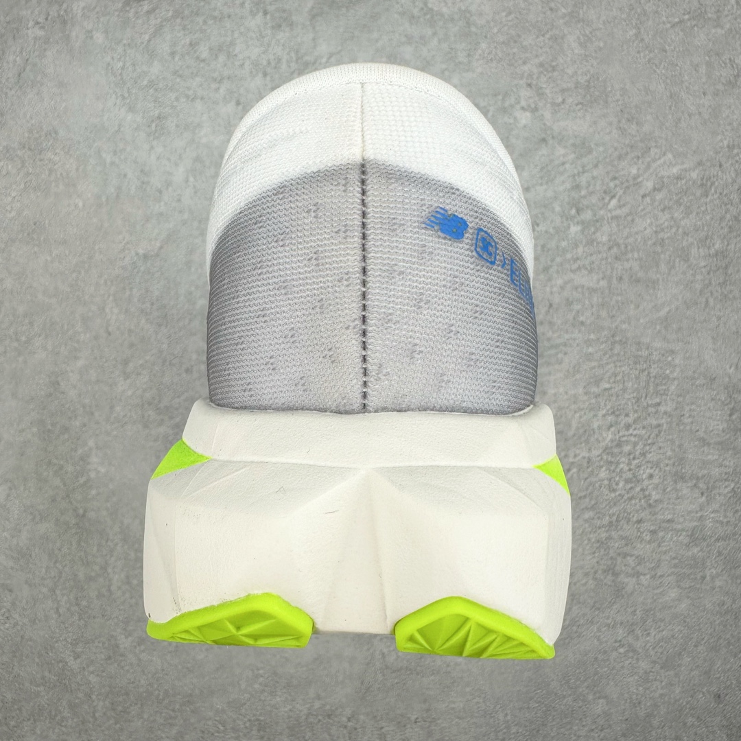 图片[8]-＃C版 NEW BALANCE Rebel FuelCell Rebel V4 SuperComp Elite 精英版内置碳板 舒适时尚织物减震耐磨低帮马拉松轻量化跑步鞋 NB新百伦于 2019 年夏天首次发布了 Rebel 在制鞋业仍在向强调能量回报的弹力泡沫转变的时候 Rebel 确实是一个叛逆者 快进到 2024 年 Rebel v4 承诺通过重新配制的中底化合物和更高的堆叠高度提供更轻、更有弹性的跑步体验 就像New Balance SC Elite v4一样 Rebel v4 提供了完全重新设计的中底化合物 最新的混合物将 New Balance 专有的 FuelCell 泡沫（TPU 和 EVA 的混合物）与 PEBA 泡沫相结合 带来更弹跳的跑步体验 PEBA是一种超轻 高性能的泡沫 通常出现在镀碳超级鞋中 New Balance Rebel v4、ASICS Novablast 4和Brooks Hyperion Max都是精力充沛的无电镀运动鞋 在速度锻炼和快节奏中大放异彩 这三款鞋都依靠它们的中底泡沫和轻微的摇杆形状来创造一种向前滚动的感觉 而且虽然这些鞋子在堆叠高度和重量方面各不相同 但它们提供了相似的软硬比例 有足够的流行力来加快步伐 尺码：36 37 37.5 38 38.5 39.5 40 40.5 41.5 42 42.5 43 44 45-选品中心