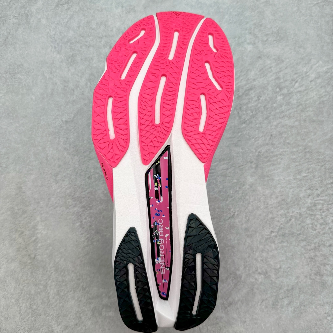 图片[9]-＃C版 NEW BALANCE Rebel FuelCell Rebel V4 SuperComp Elite 精英版内置碳板 舒适时尚织物减震耐磨低帮马拉松轻量化跑步鞋 NB新百伦于 2019 年夏天首次发布了 Rebel 在制鞋业仍在向强调能量回报的弹力泡沫转变的时候 Rebel 确实是一个叛逆者 快进到 2024 年 Rebel v4 承诺通过重新配制的中底化合物和更高的堆叠高度提供更轻、更有弹性的跑步体验 就像New Balance SC Elite v4一样 Rebel v4 提供了完全重新设计的中底化合物 最新的混合物将 New Balance 专有的 FuelCell 泡沫（TPU 和 EVA 的混合物）与 PEBA 泡沫相结合 带来更弹跳的跑步体验 PEBA是一种超轻 高性能的泡沫 通常出现在镀碳超级鞋中 New Balance Rebel v4、ASICS Novablast 4和Brooks Hyperion Max都是精力充沛的无电镀运动鞋 在速度锻炼和快节奏中大放异彩 这三款鞋都依靠它们的中底泡沫和轻微的摇杆形状来创造一种向前滚动的感觉 而且虽然这些鞋子在堆叠高度和重量方面各不相同 但它们提供了相似的软硬比例 有足够的流行力来加快步伐 尺码：36 37 37.5 38 38.5 39.5 40 40.5 41.5 42 42.5 43 44 45-选品中心