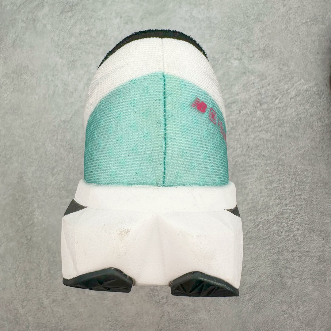 图片[8]-＃C版 NEW BALANCE Rebel FuelCell Rebel V4 SuperComp Elite 精英版内置碳板 舒适时尚织物减震耐磨低帮马拉松轻量化跑步鞋 NB新百伦于 2019 年夏天首次发布了 Rebel 在制鞋业仍在向强调能量回报的弹力泡沫转变的时候 Rebel 确实是一个叛逆者 快进到 2024 年 Rebel v4 承诺通过重新配制的中底化合物和更高的堆叠高度提供更轻、更有弹性的跑步体验 就像New Balance SC Elite v4一样 Rebel v4 提供了完全重新设计的中底化合物 最新的混合物将 New Balance 专有的 FuelCell 泡沫（TPU 和 EVA 的混合物）与 PEBA 泡沫相结合 带来更弹跳的跑步体验 PEBA是一种超轻 高性能的泡沫 通常出现在镀碳超级鞋中 New Balance Rebel v4、ASICS Novablast 4和Brooks Hyperion Max都是精力充沛的无电镀运动鞋 在速度锻炼和快节奏中大放异彩 这三款鞋都依靠它们的中底泡沫和轻微的摇杆形状来创造一种向前滚动的感觉 而且虽然这些鞋子在堆叠高度和重量方面各不相同 但它们提供了相似的软硬比例 有足够的流行力来加快步伐 尺码：36 37 37.5 38 38.5 39.5 40 40.5 41.5 42 42.5 43 44 45-选品中心