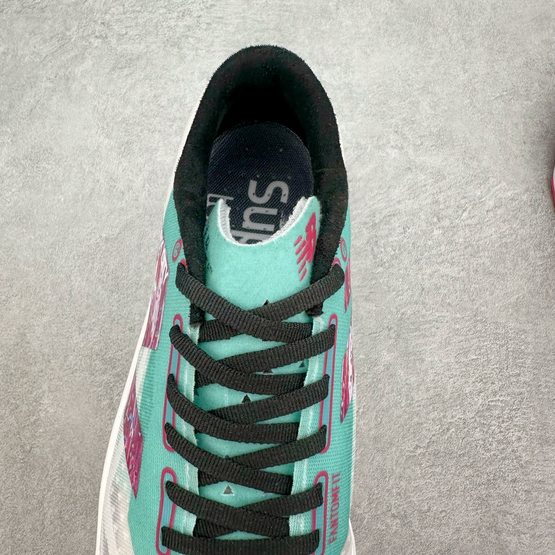 图片[5]-＃C版 NEW BALANCE Rebel FuelCell Rebel V4 SuperComp Elite 精英版内置碳板 舒适时尚织物减震耐磨低帮马拉松轻量化跑步鞋 NB新百伦于 2019 年夏天首次发布了 Rebel 在制鞋业仍在向强调能量回报的弹力泡沫转变的时候 Rebel 确实是一个叛逆者 快进到 2024 年 Rebel v4 承诺通过重新配制的中底化合物和更高的堆叠高度提供更轻、更有弹性的跑步体验 就像New Balance SC Elite v4一样 Rebel v4 提供了完全重新设计的中底化合物 最新的混合物将 New Balance 专有的 FuelCell 泡沫（TPU 和 EVA 的混合物）与 PEBA 泡沫相结合 带来更弹跳的跑步体验 PEBA是一种超轻 高性能的泡沫 通常出现在镀碳超级鞋中 New Balance Rebel v4、ASICS Novablast 4和Brooks Hyperion Max都是精力充沛的无电镀运动鞋 在速度锻炼和快节奏中大放异彩 这三款鞋都依靠它们的中底泡沫和轻微的摇杆形状来创造一种向前滚动的感觉 而且虽然这些鞋子在堆叠高度和重量方面各不相同 但它们提供了相似的软硬比例 有足够的流行力来加快步伐 尺码：36 37 37.5 38 38.5 39.5 40 40.5 41.5 42 42.5 43 44 45-选品中心