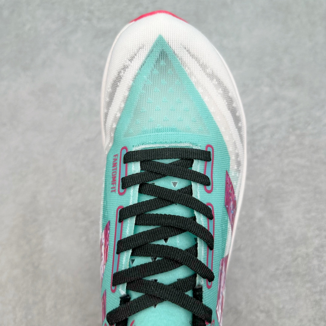 图片[4]-＃C版 NEW BALANCE Rebel FuelCell Rebel V4 SuperComp Elite 精英版内置碳板 舒适时尚织物减震耐磨低帮马拉松轻量化跑步鞋 NB新百伦于 2019 年夏天首次发布了 Rebel 在制鞋业仍在向强调能量回报的弹力泡沫转变的时候 Rebel 确实是一个叛逆者 快进到 2024 年 Rebel v4 承诺通过重新配制的中底化合物和更高的堆叠高度提供更轻、更有弹性的跑步体验 就像New Balance SC Elite v4一样 Rebel v4 提供了完全重新设计的中底化合物 最新的混合物将 New Balance 专有的 FuelCell 泡沫（TPU 和 EVA 的混合物）与 PEBA 泡沫相结合 带来更弹跳的跑步体验 PEBA是一种超轻 高性能的泡沫 通常出现在镀碳超级鞋中 New Balance Rebel v4、ASICS Novablast 4和Brooks Hyperion Max都是精力充沛的无电镀运动鞋 在速度锻炼和快节奏中大放异彩 这三款鞋都依靠它们的中底泡沫和轻微的摇杆形状来创造一种向前滚动的感觉 而且虽然这些鞋子在堆叠高度和重量方面各不相同 但它们提供了相似的软硬比例 有足够的流行力来加快步伐 尺码：36 37 37.5 38 38.5 39.5 40 40.5 41.5 42 42.5 43 44 45-选品中心